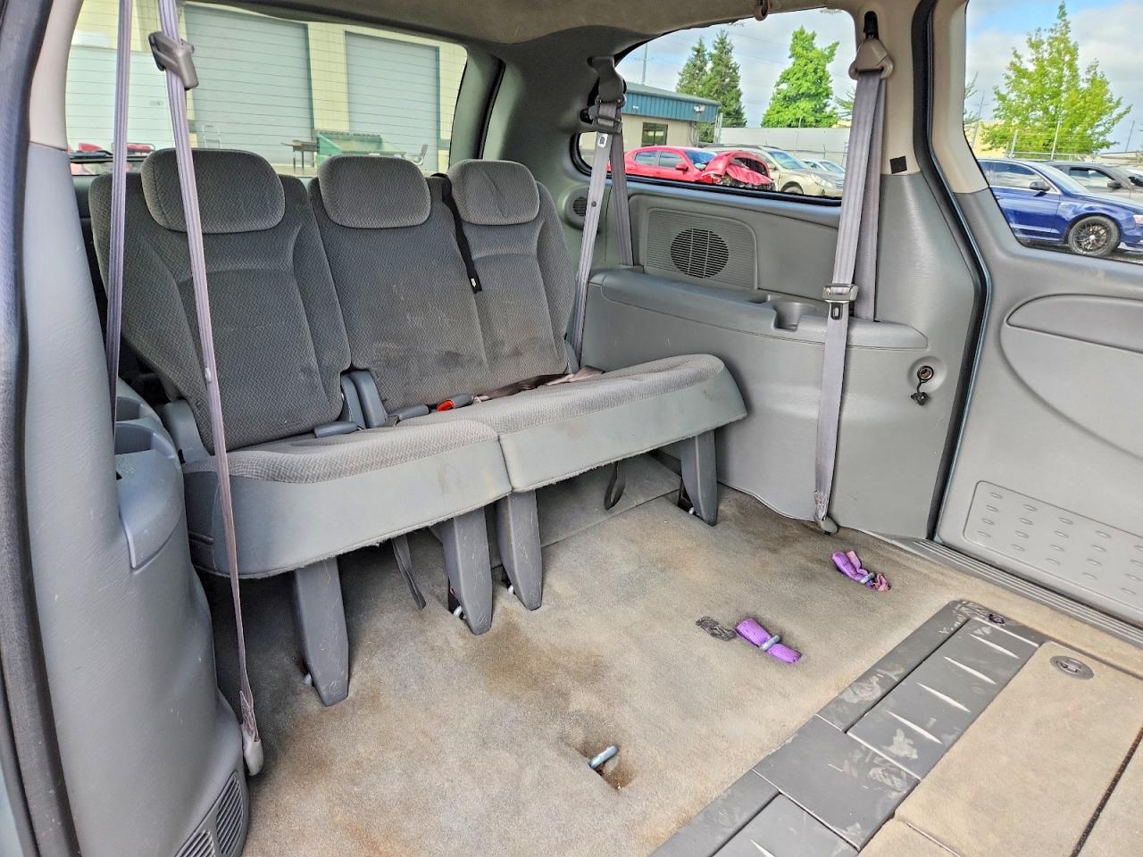 2005 Chrysler Town & Country Lx Silver vin: 2C4GP44R95R255799