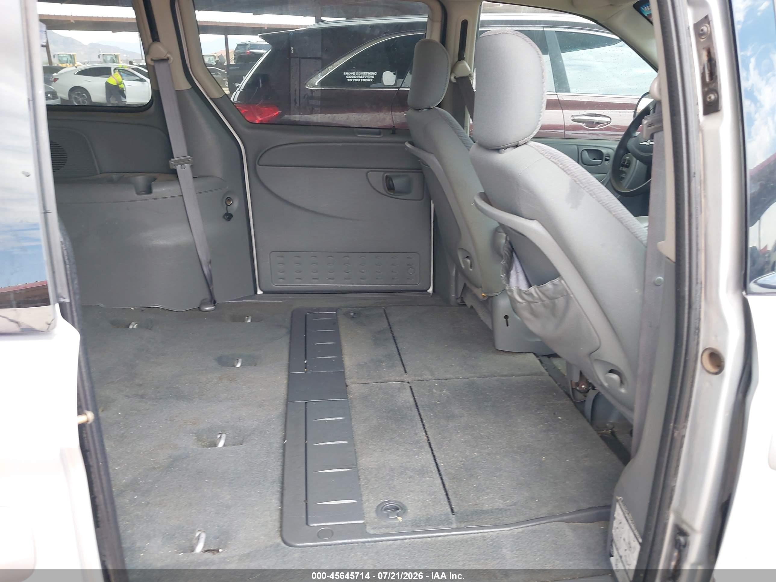 2005 Chrysler Town & Country Lx Gray vin: 2C4GP44R95R445053