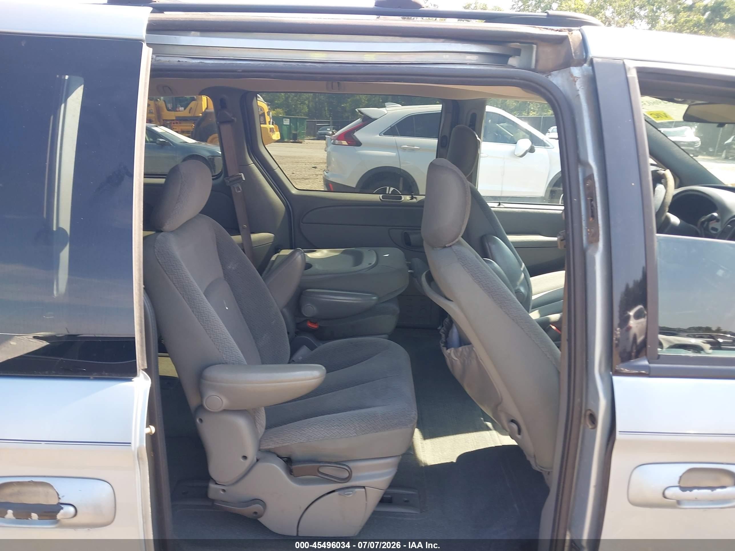 2004 Chrysler Town & Country Lx Silver vin: 2C4GP44RX4R504643