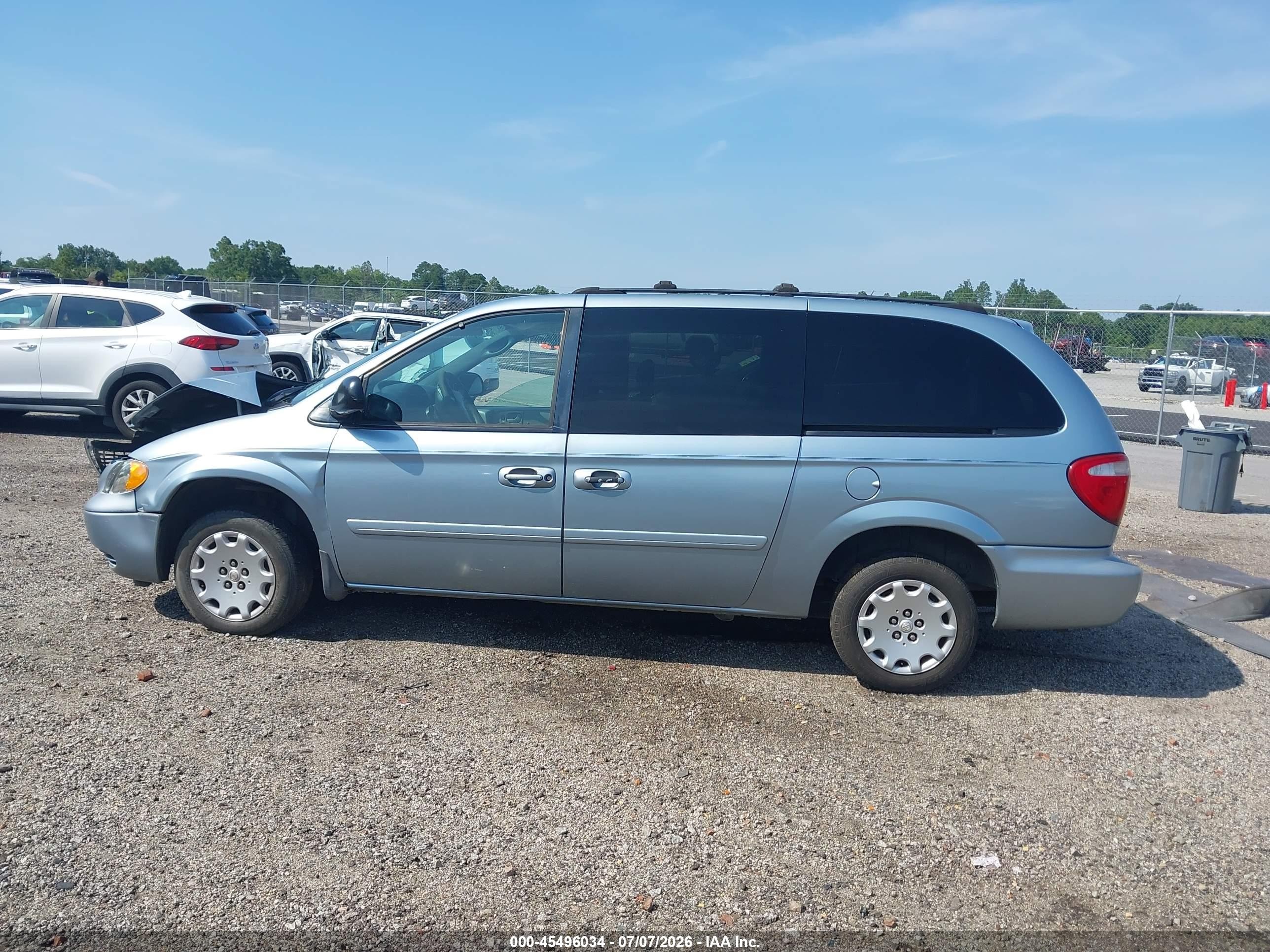 2004 Chrysler Town & Country Lx Silver vin: 2C4GP44RX4R504643