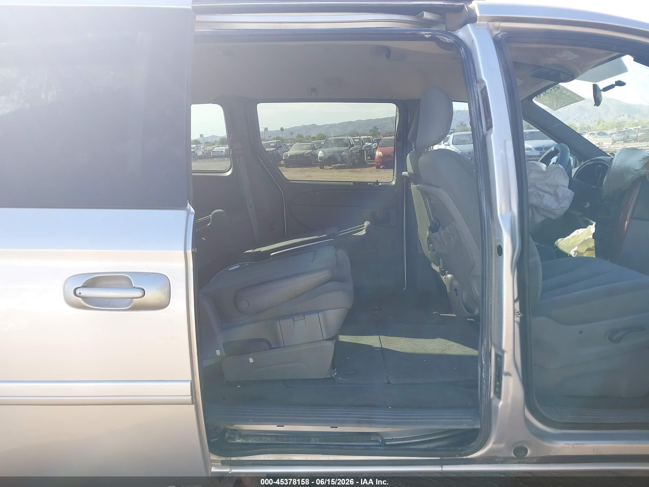 2005 Chrysler Town & Country Lx Silver vin: 2C4GP44RX5R100758