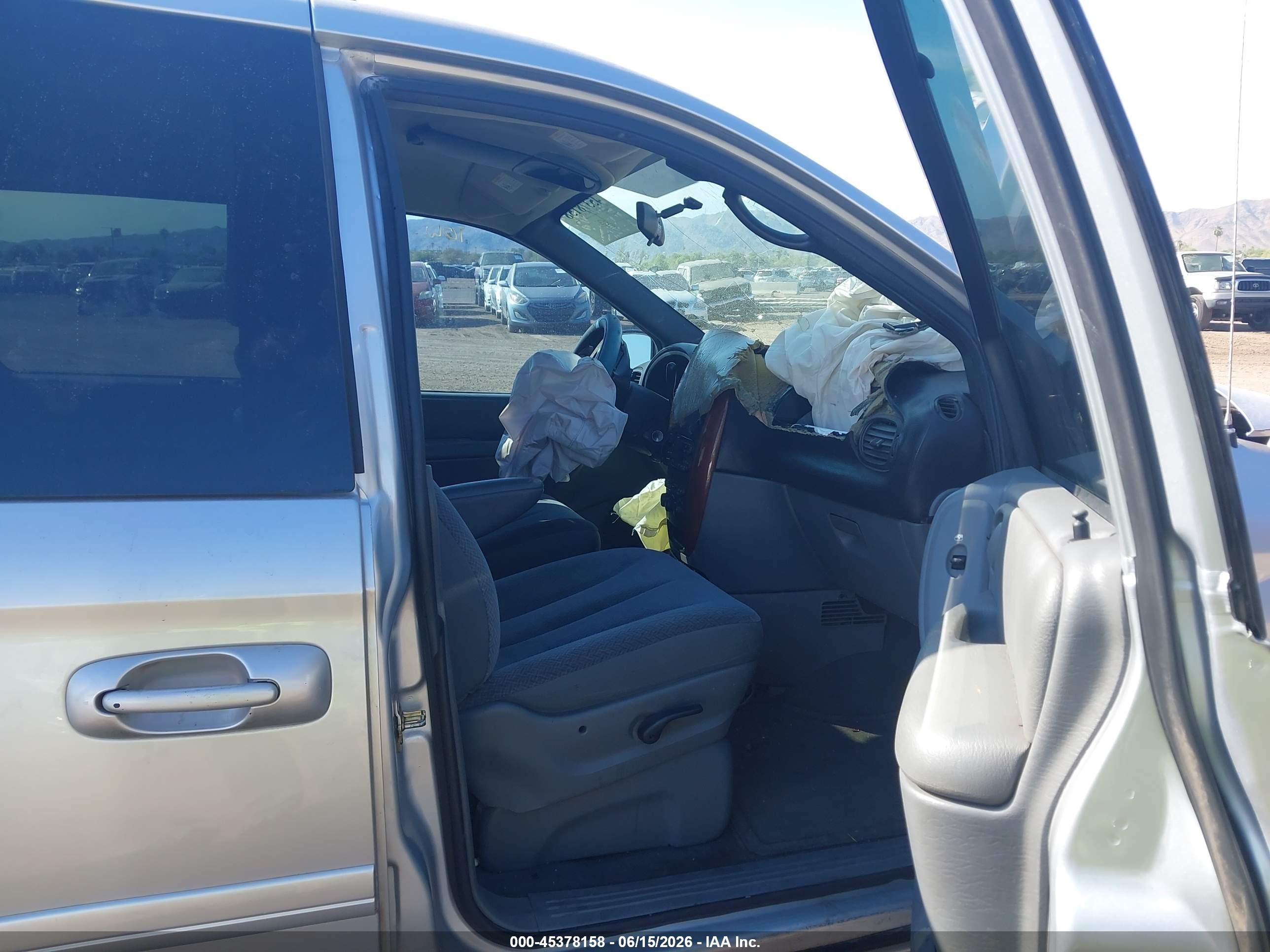 2005 Chrysler Town & Country Lx Silver vin: 2C4GP44RX5R100758