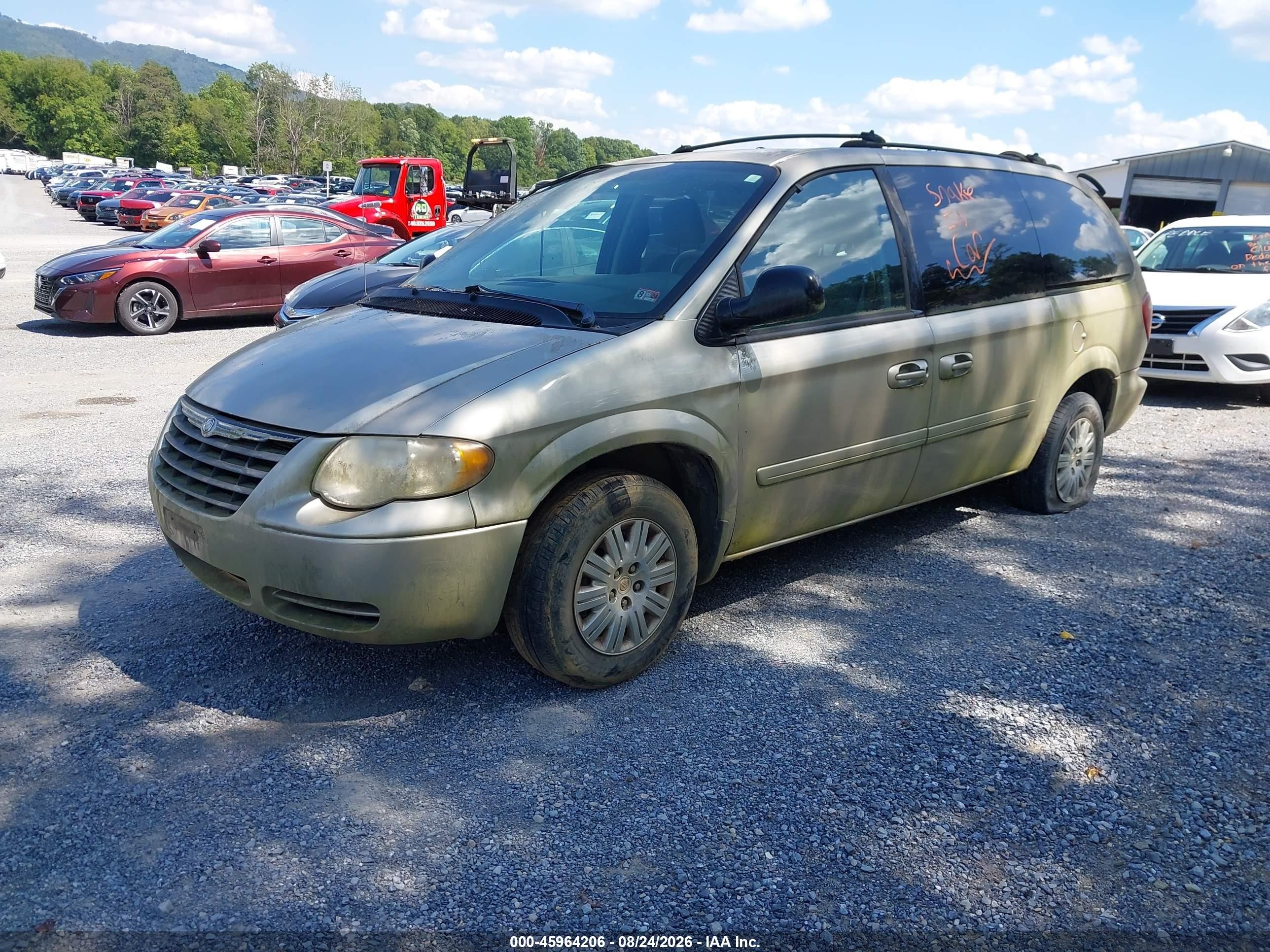 2005 Chrysler Town & Country Lx Gold vin: 2C4GP44RX5R174889