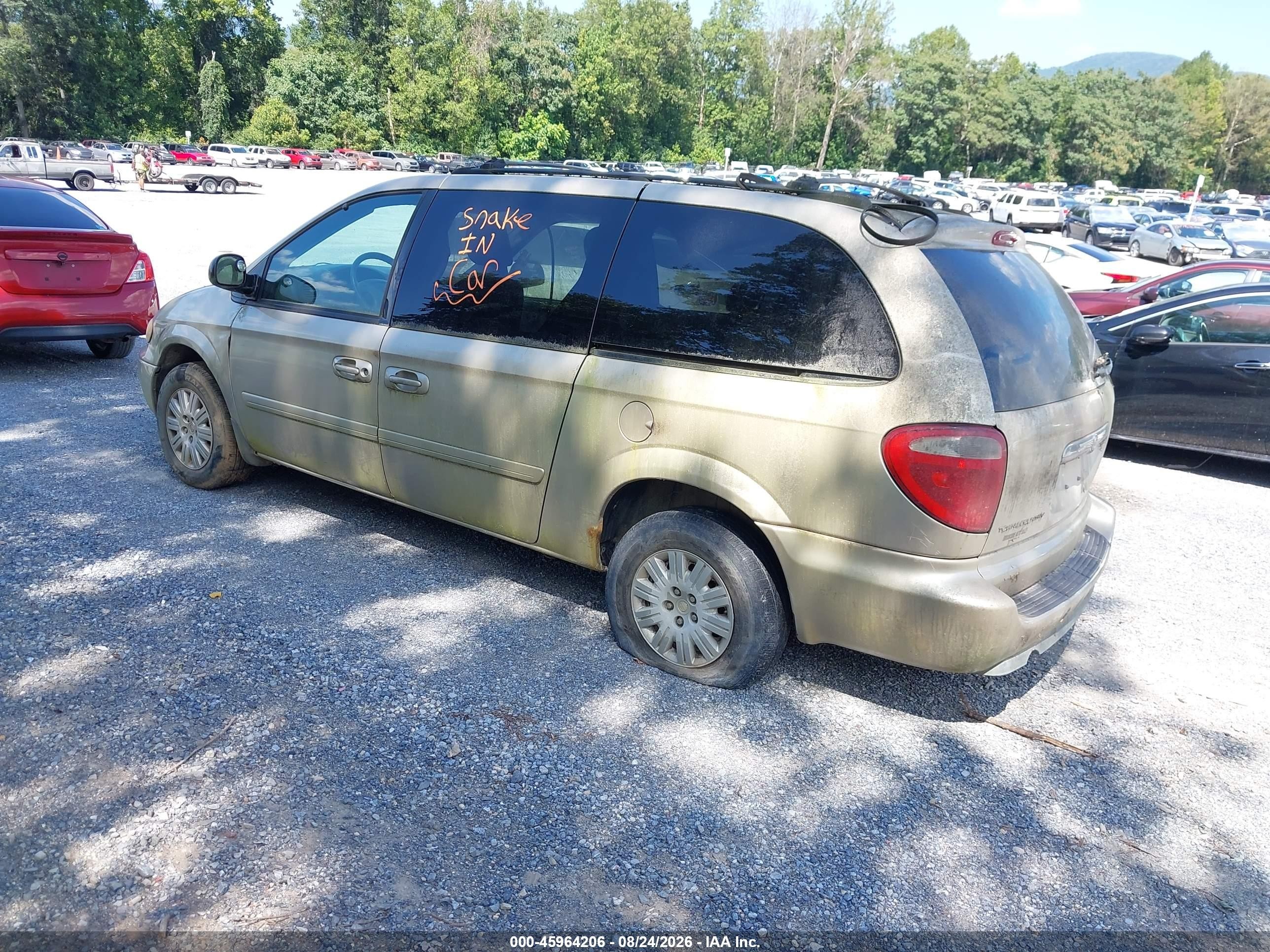 2005 Chrysler Town & Country Lx Gold vin: 2C4GP44RX5R174889