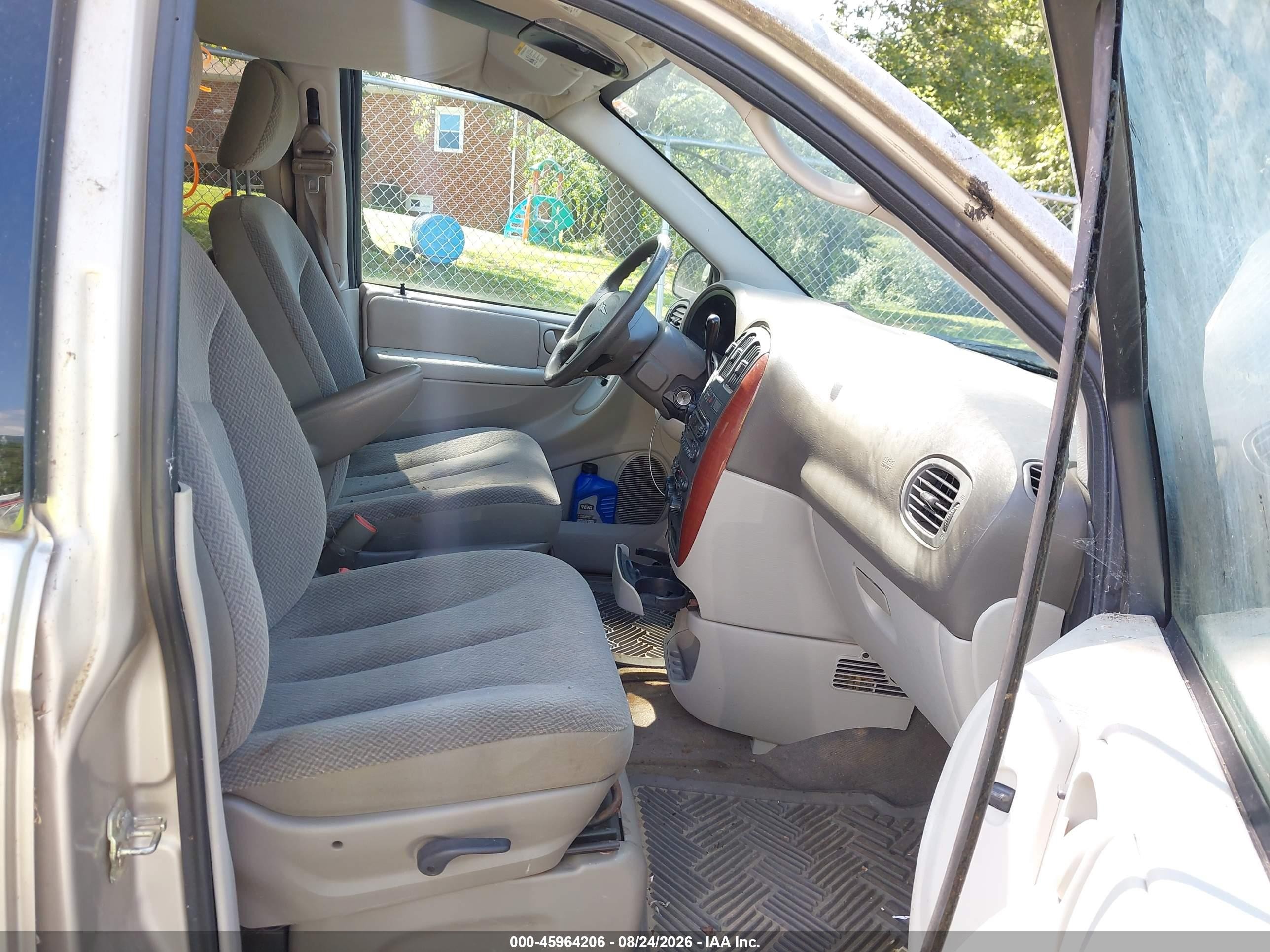 2005 Chrysler Town & Country Lx Gold vin: 2C4GP44RX5R174889