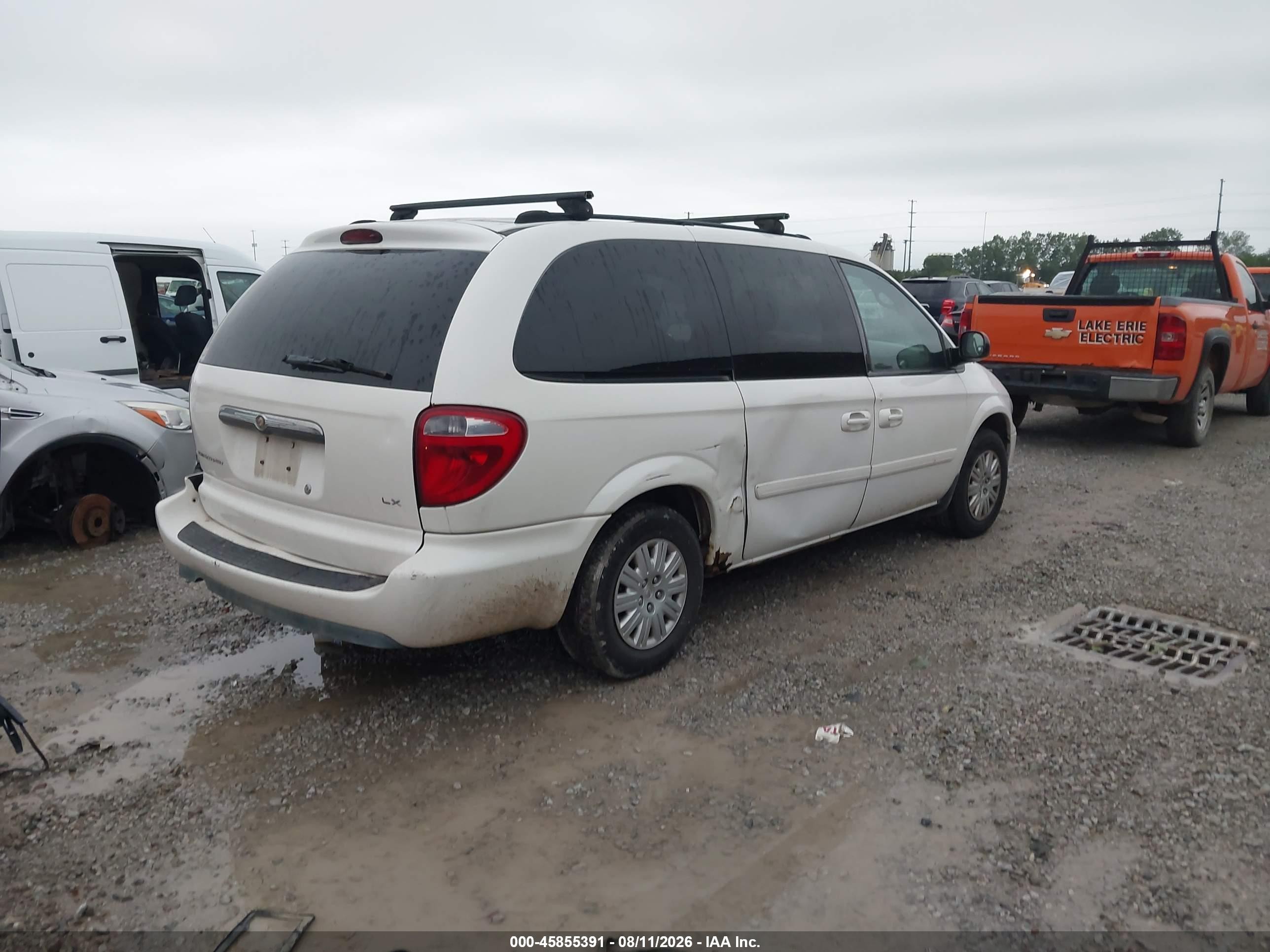 2005 Chrysler Town & Country Lx White vin: 2C4GP44RX5R519189