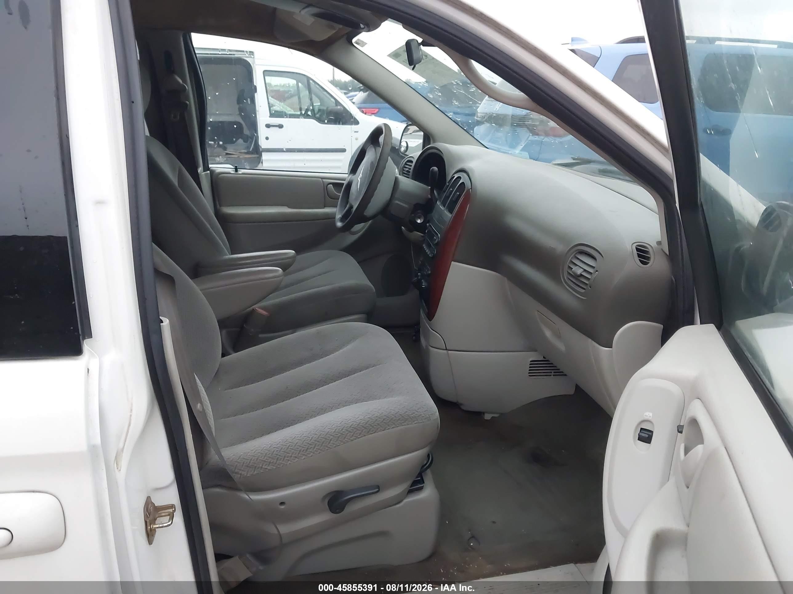 2005 Chrysler Town & Country Lx White vin: 2C4GP44RX5R519189