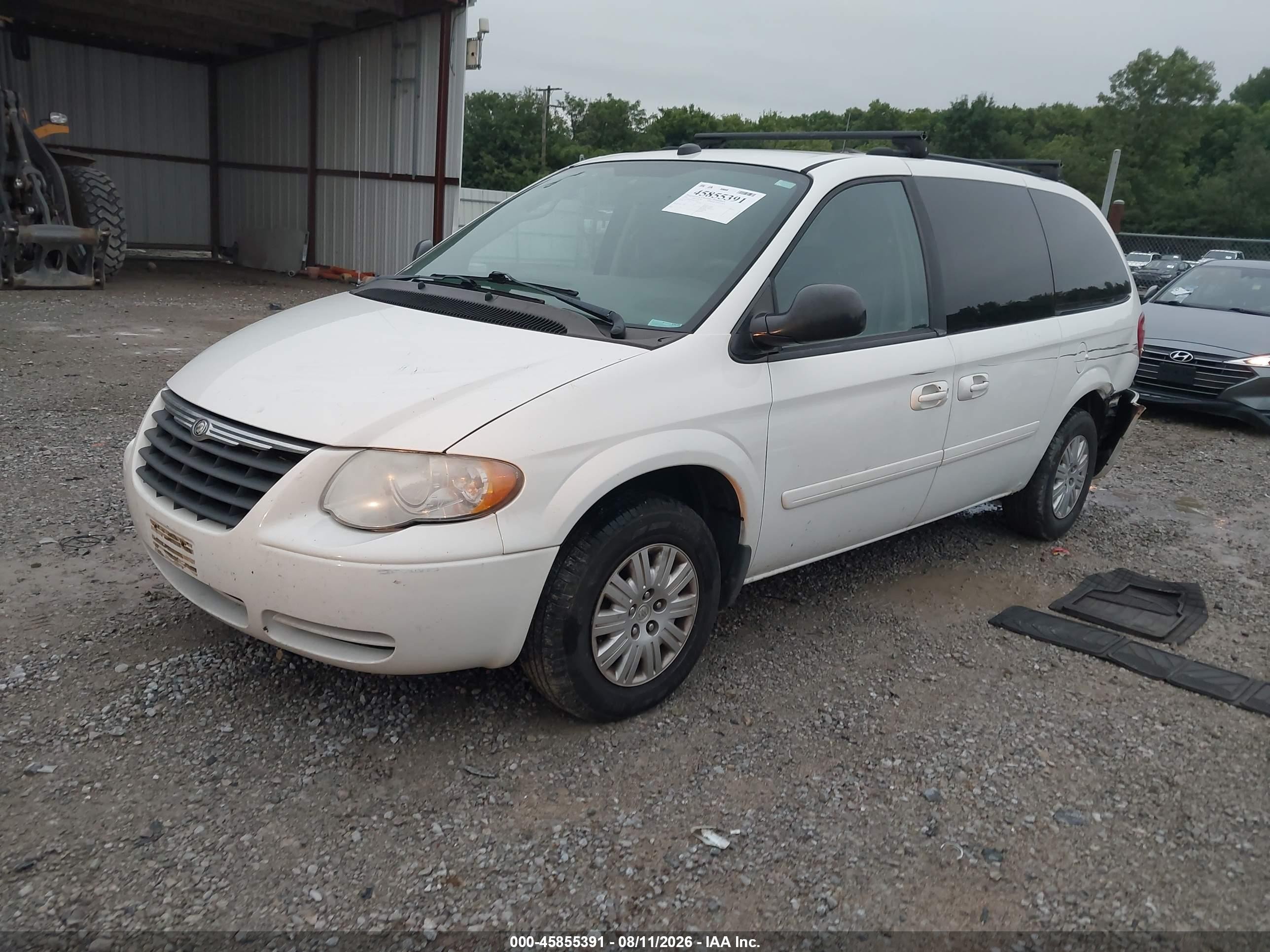 2005 Chrysler Town & Country Lx White vin: 2C4GP44RX5R519189