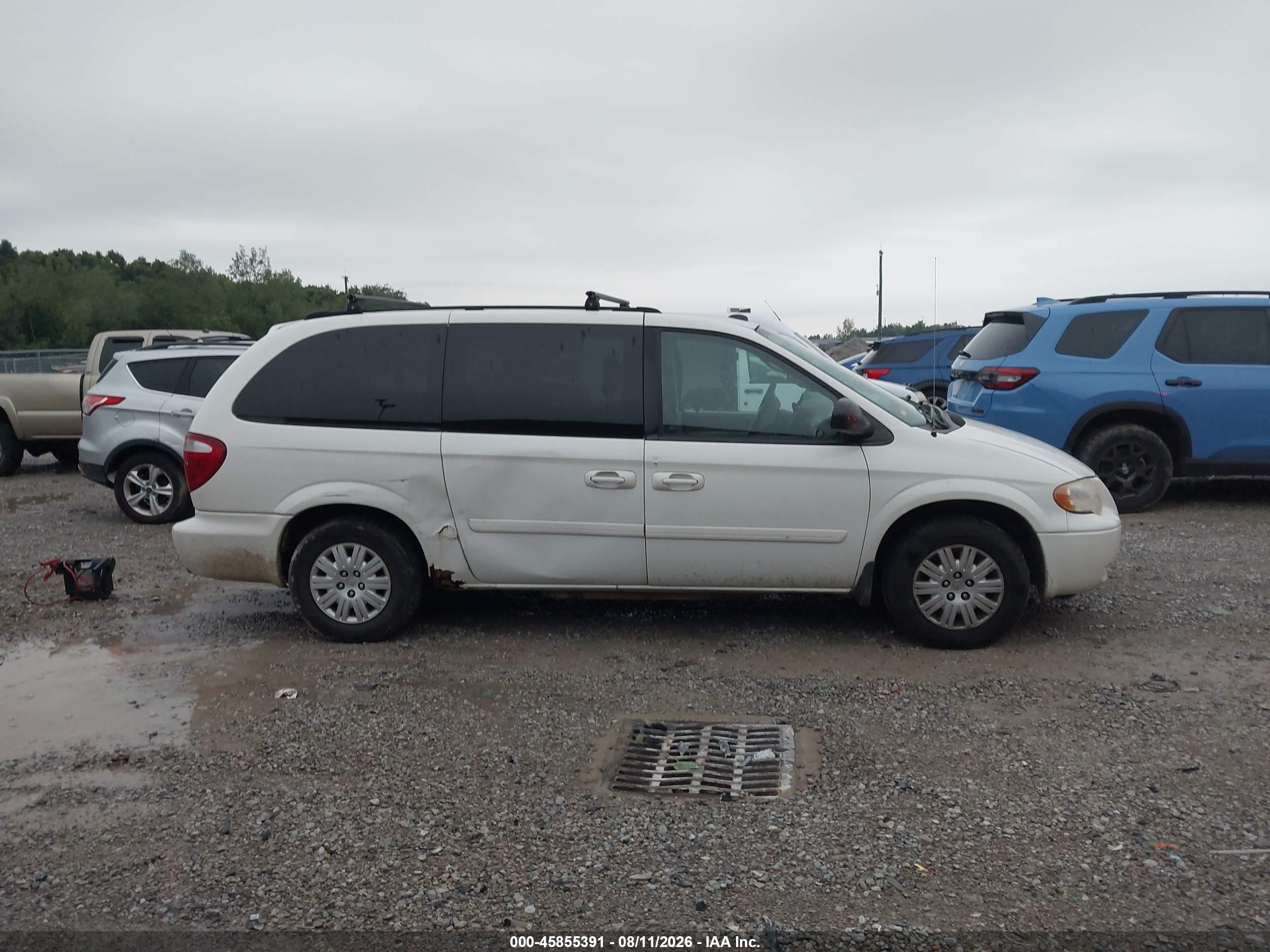 2005 Chrysler Town & Country Lx White vin: 2C4GP44RX5R519189