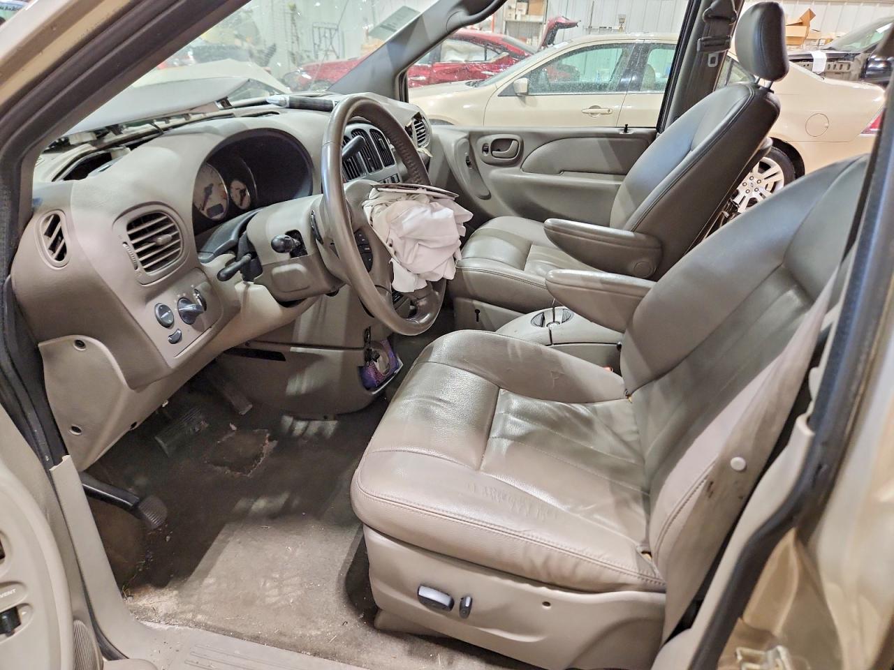 2003 Chrysler Town & Country Lxi Tan vin: 2C4GP54L13R338383