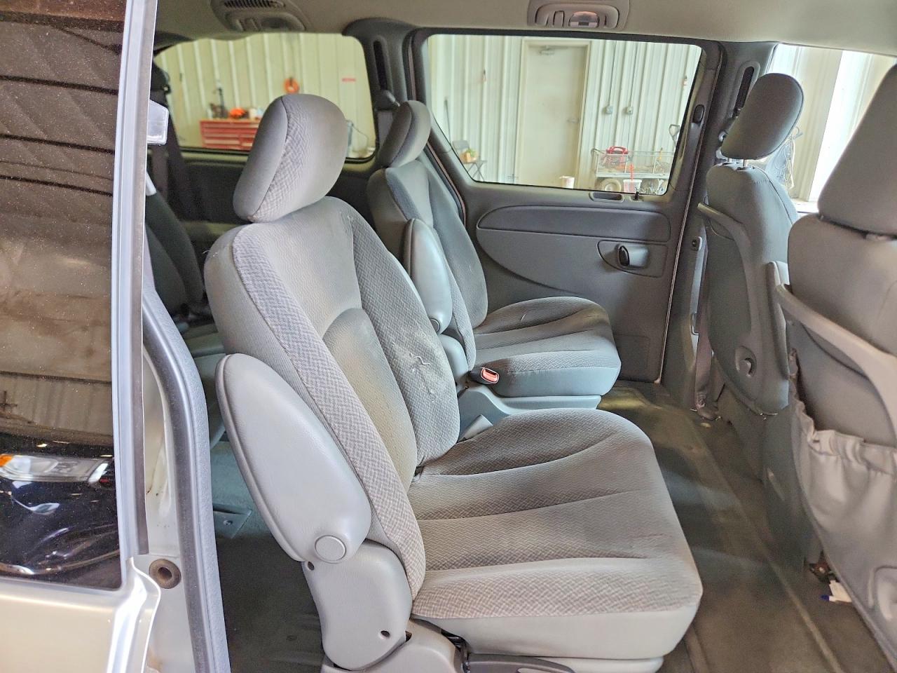 2004 Chrysler Town & Country Touring Silver vin: 2C4GP54L14R561198