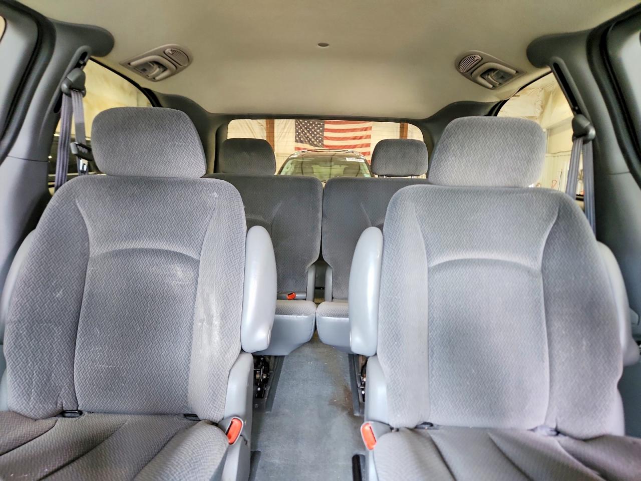 2004 Chrysler Town & Country Touring Silver vin: 2C4GP54L14R561198