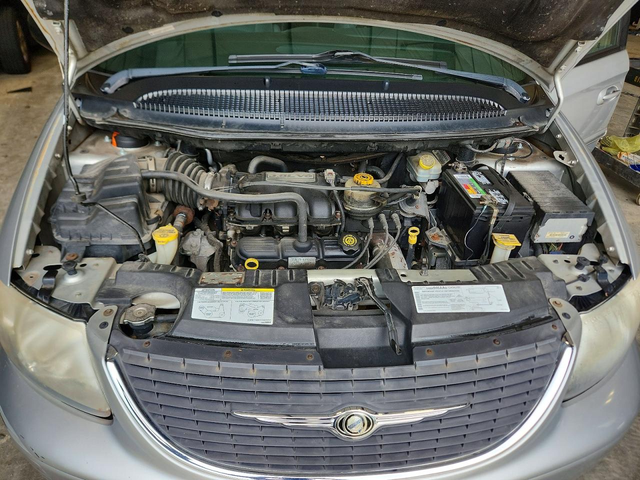 2004 Chrysler Town & Country Touring Silver vin: 2C4GP54L14R561198