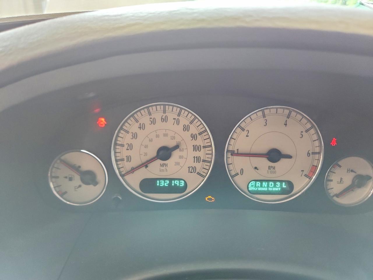 2004 Chrysler Town & Country Touring Silver vin: 2C4GP54L14R561198