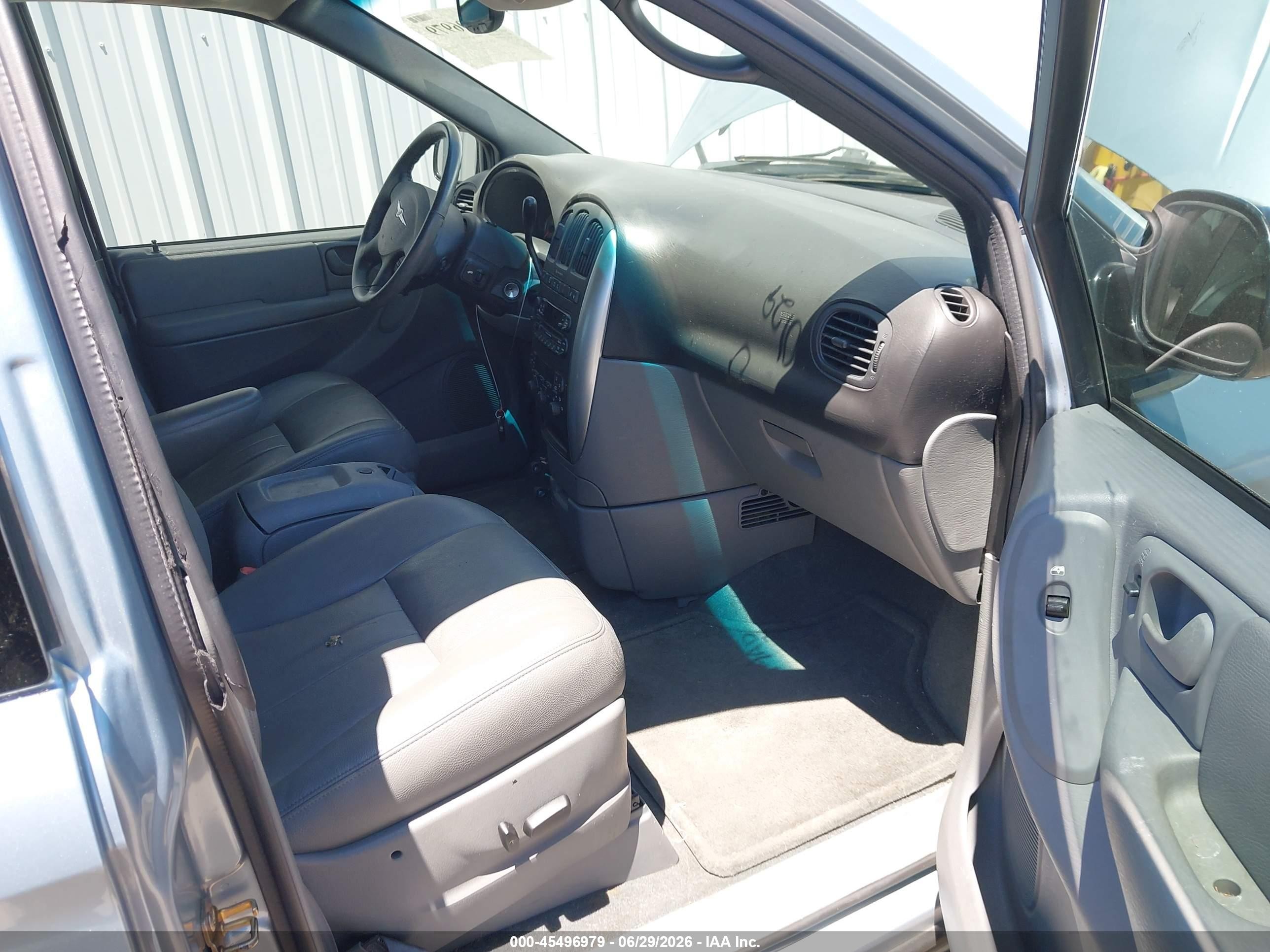 2005 Chrysler Town & Country Touring Light Blue vin: 2C4GP54L15R194806