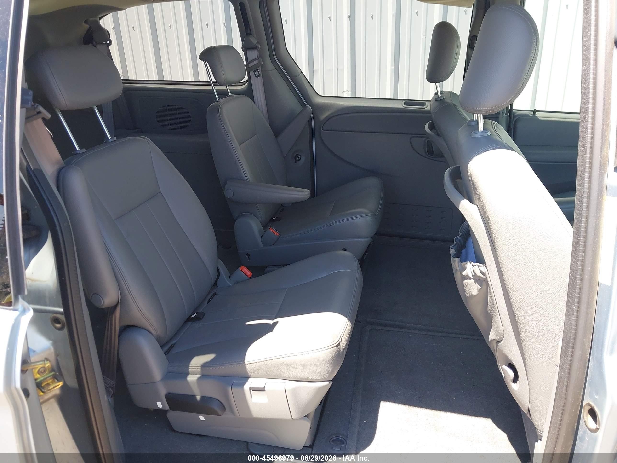 2005 Chrysler Town & Country Touring Light Blue vin: 2C4GP54L15R194806