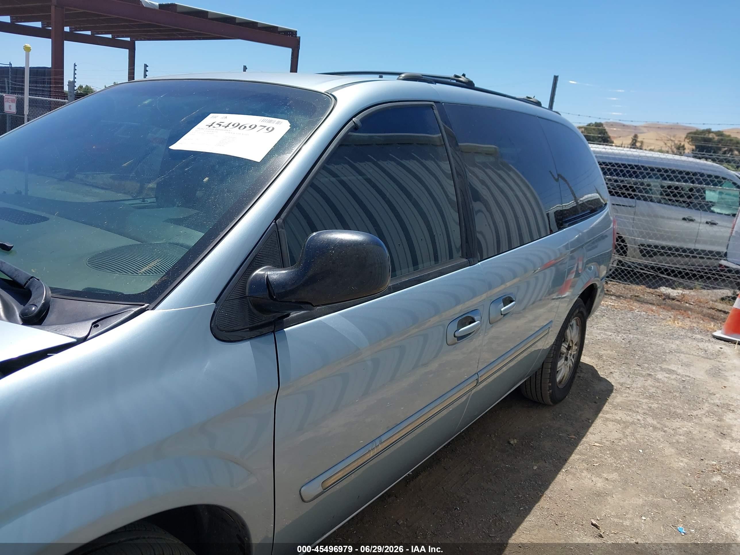 2005 Chrysler Town & Country Touring Light Blue vin: 2C4GP54L15R194806