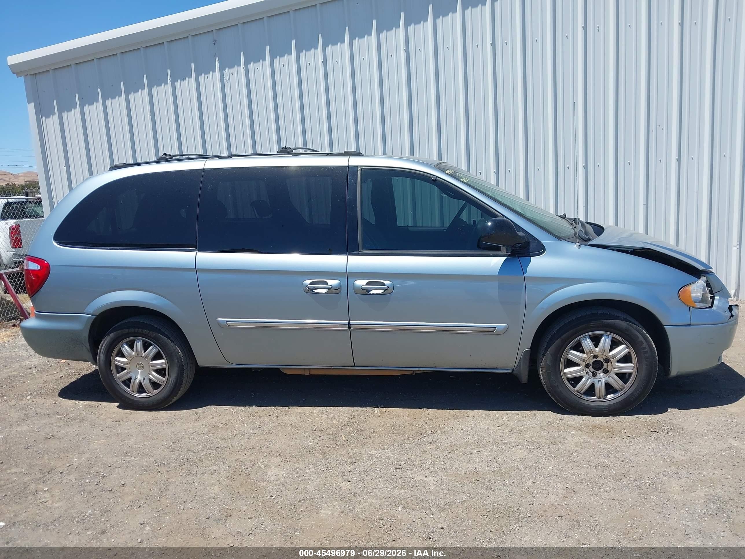 2005 Chrysler Town & Country Touring Light Blue vin: 2C4GP54L15R194806