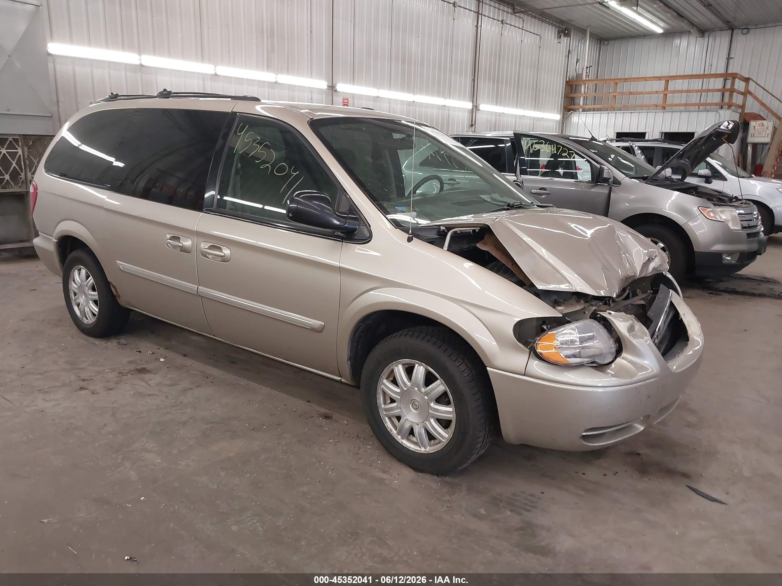 2005 Chrysler Town & Country Touring Beige vin: 2C4GP54L15R260285
