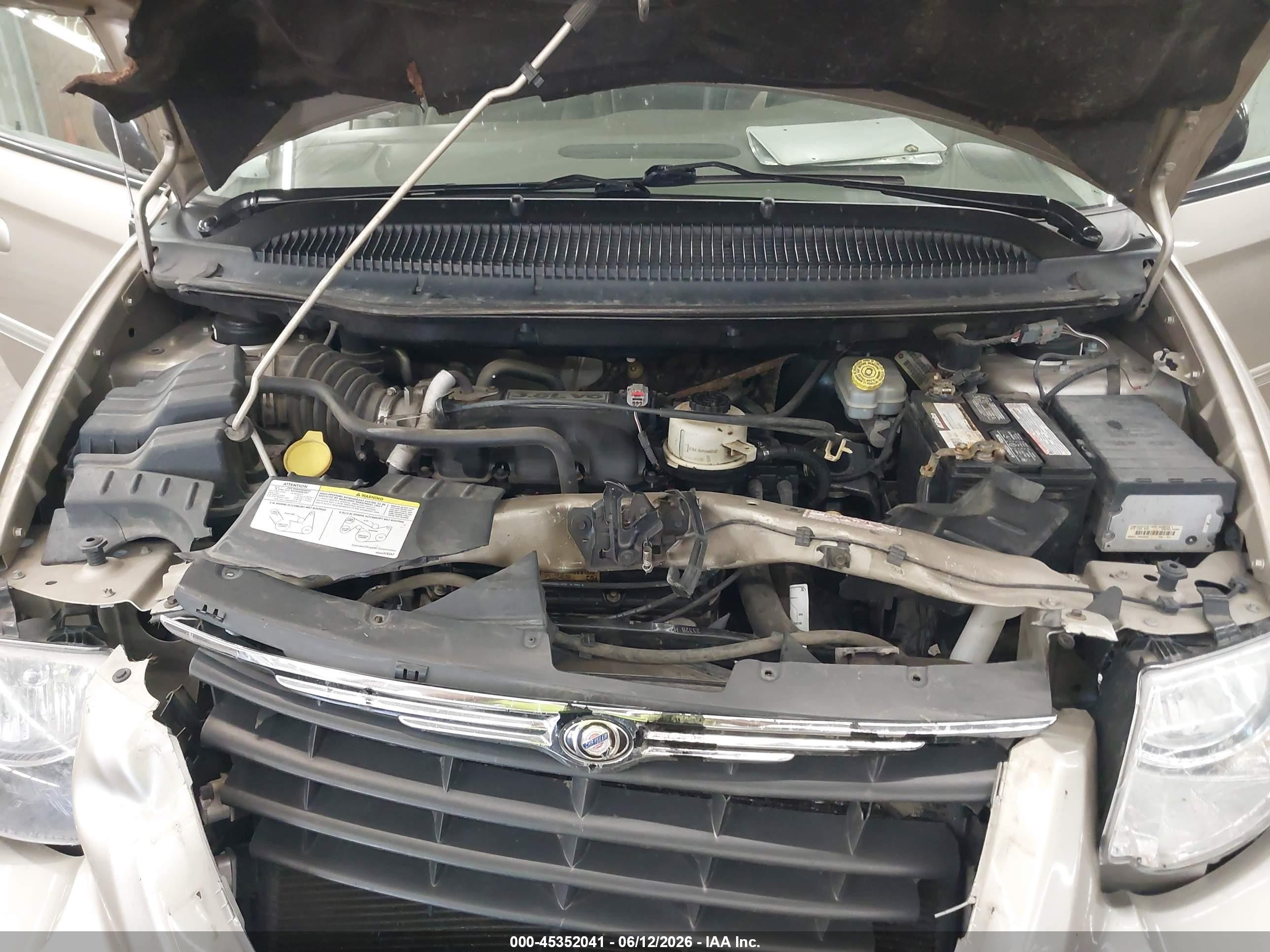2005 Chrysler Town & Country Touring Beige vin: 2C4GP54L15R260285