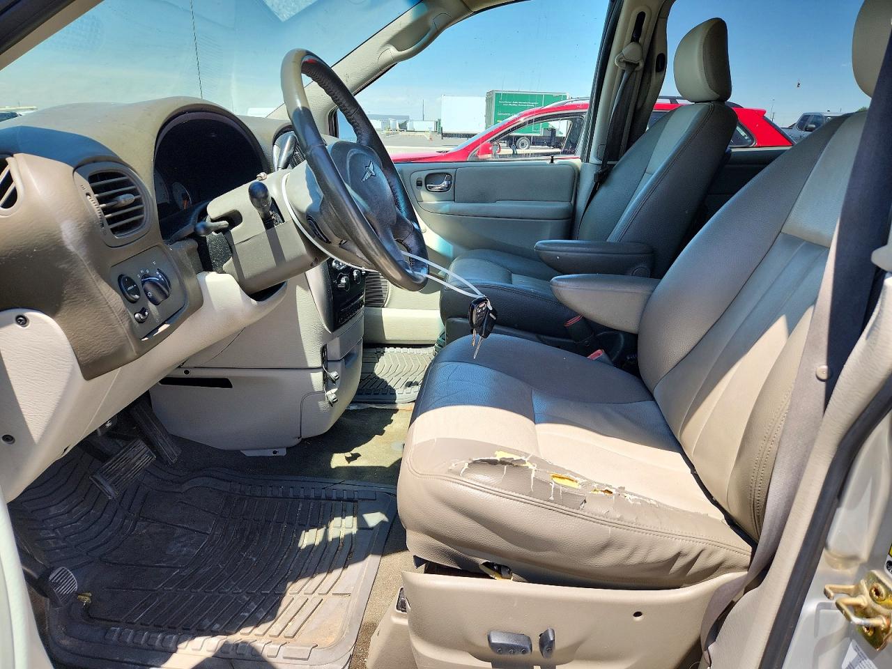 2005 Chrysler Town & Country Touring Silver vin: 2C4GP54L15R392317