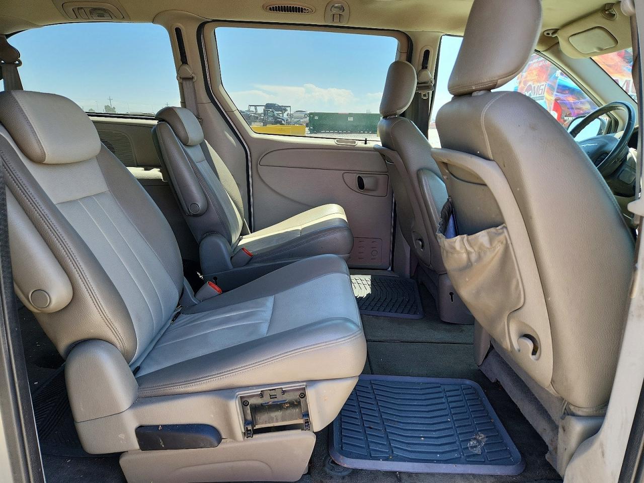 2005 Chrysler Town & Country Touring Silver vin: 2C4GP54L15R392317