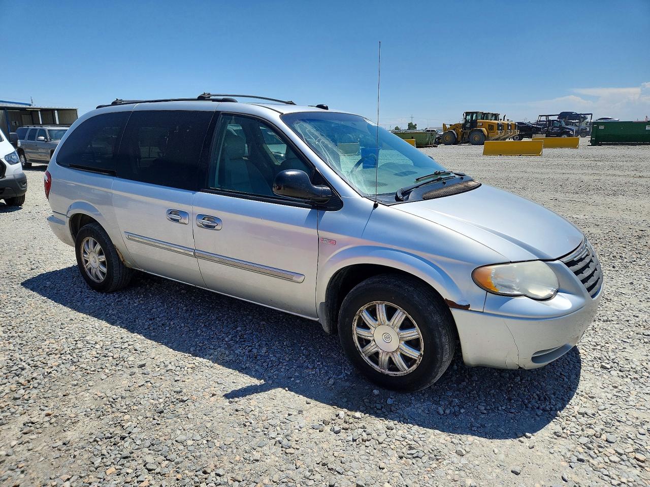 2005 Chrysler Town & Country Touring Silver vin: 2C4GP54L15R392317