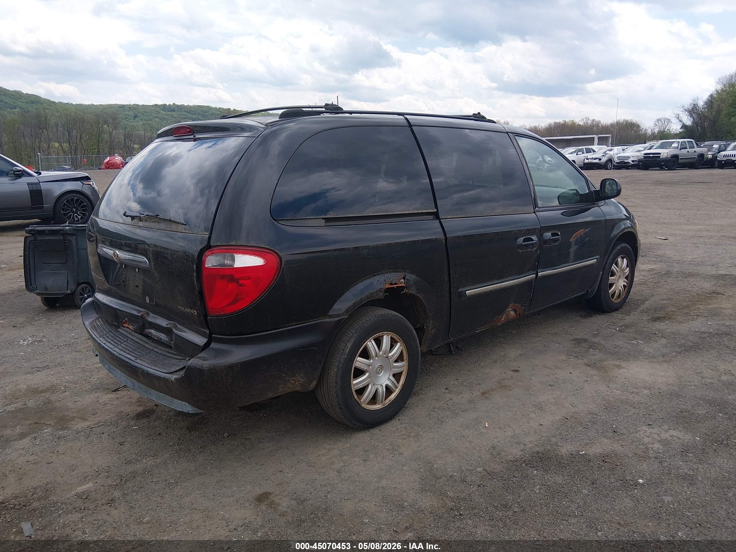 2005 Chrysler Town & Country Touring Black vin: 2C4GP54L15R501844