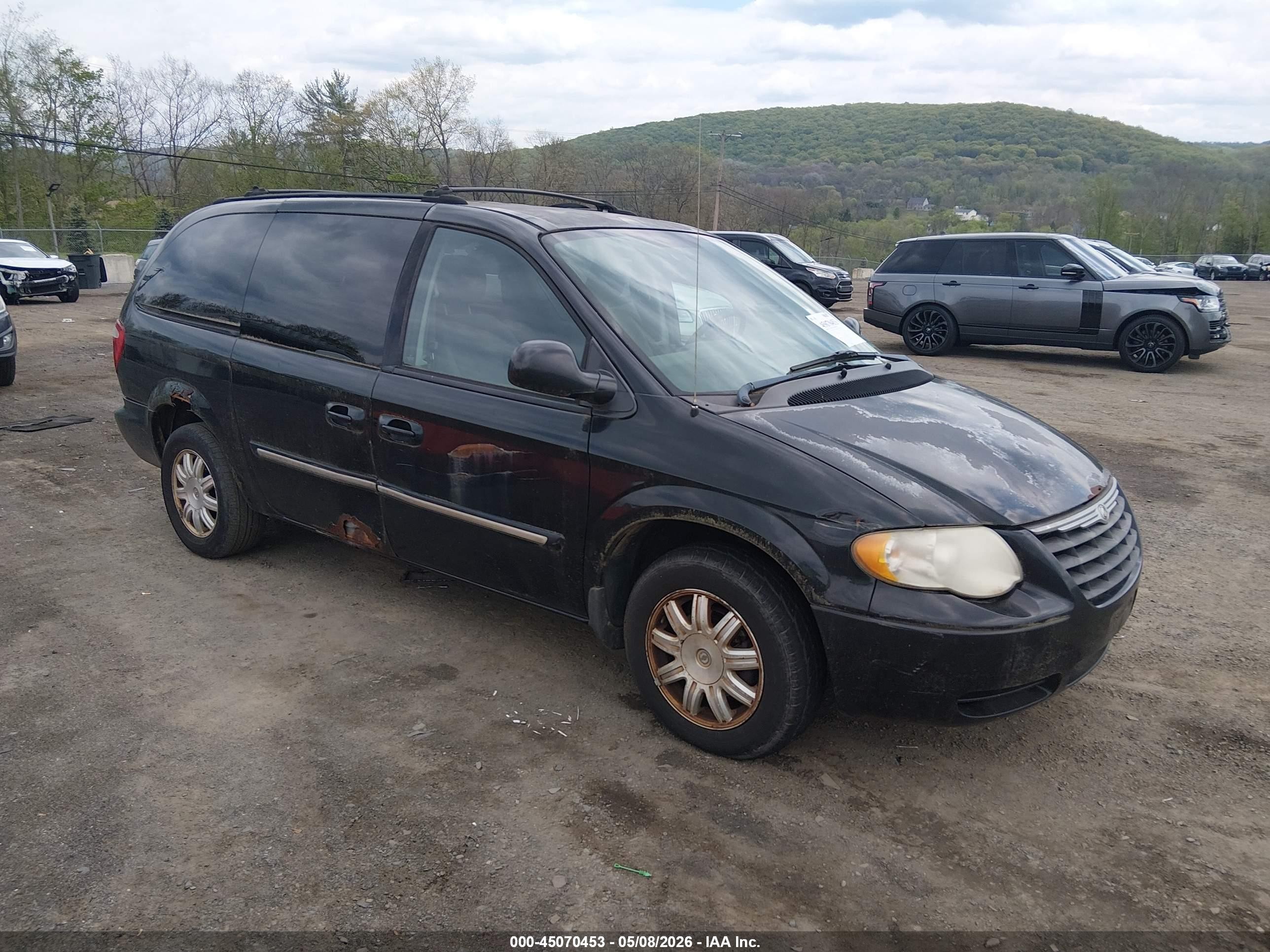 2005 Chrysler Town & Country Touring Black vin: 2C4GP54L15R501844
