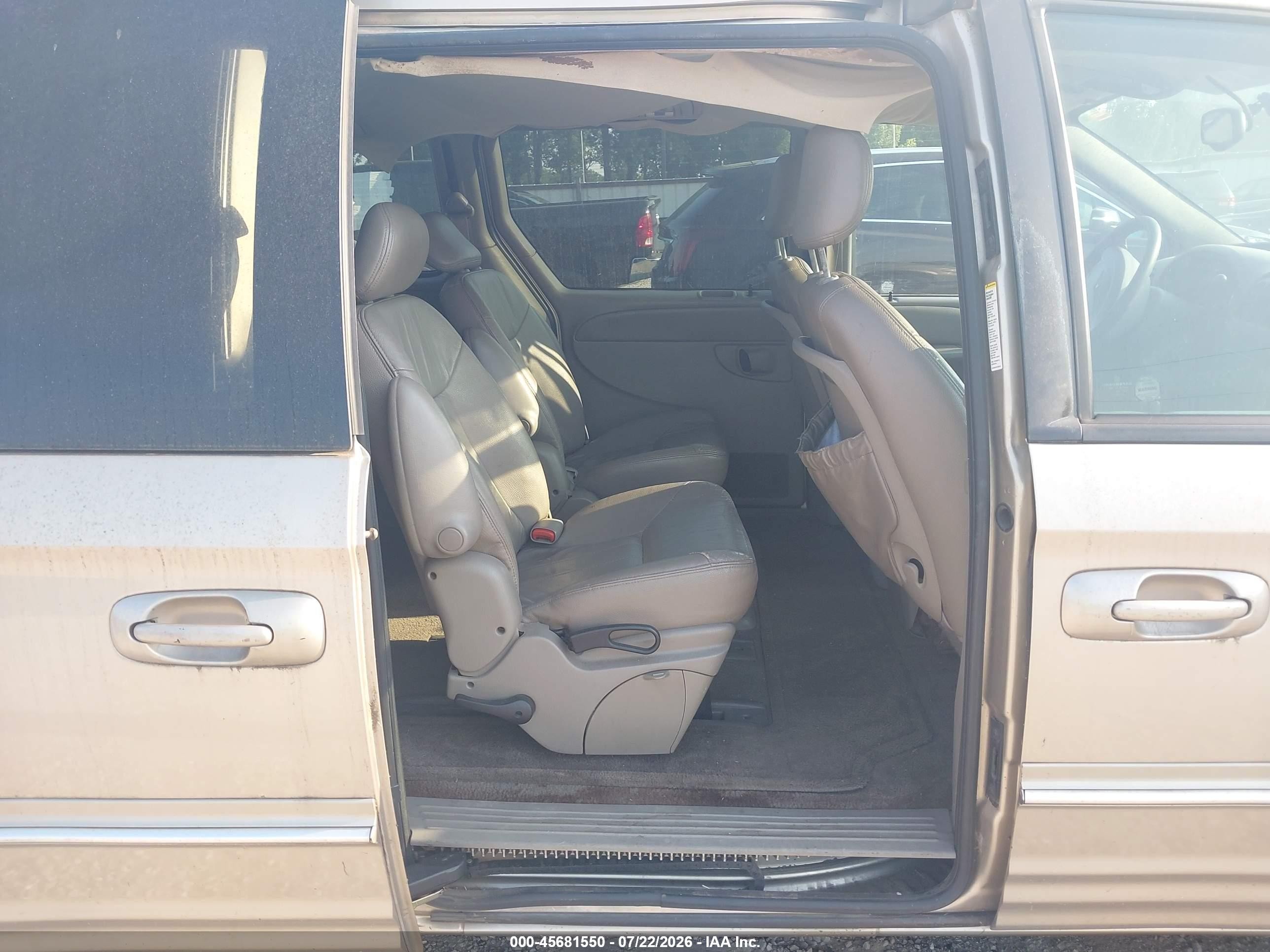 2003 Chrysler Town & Country Lxi Золотой vin: 2C4GP54L23R112613