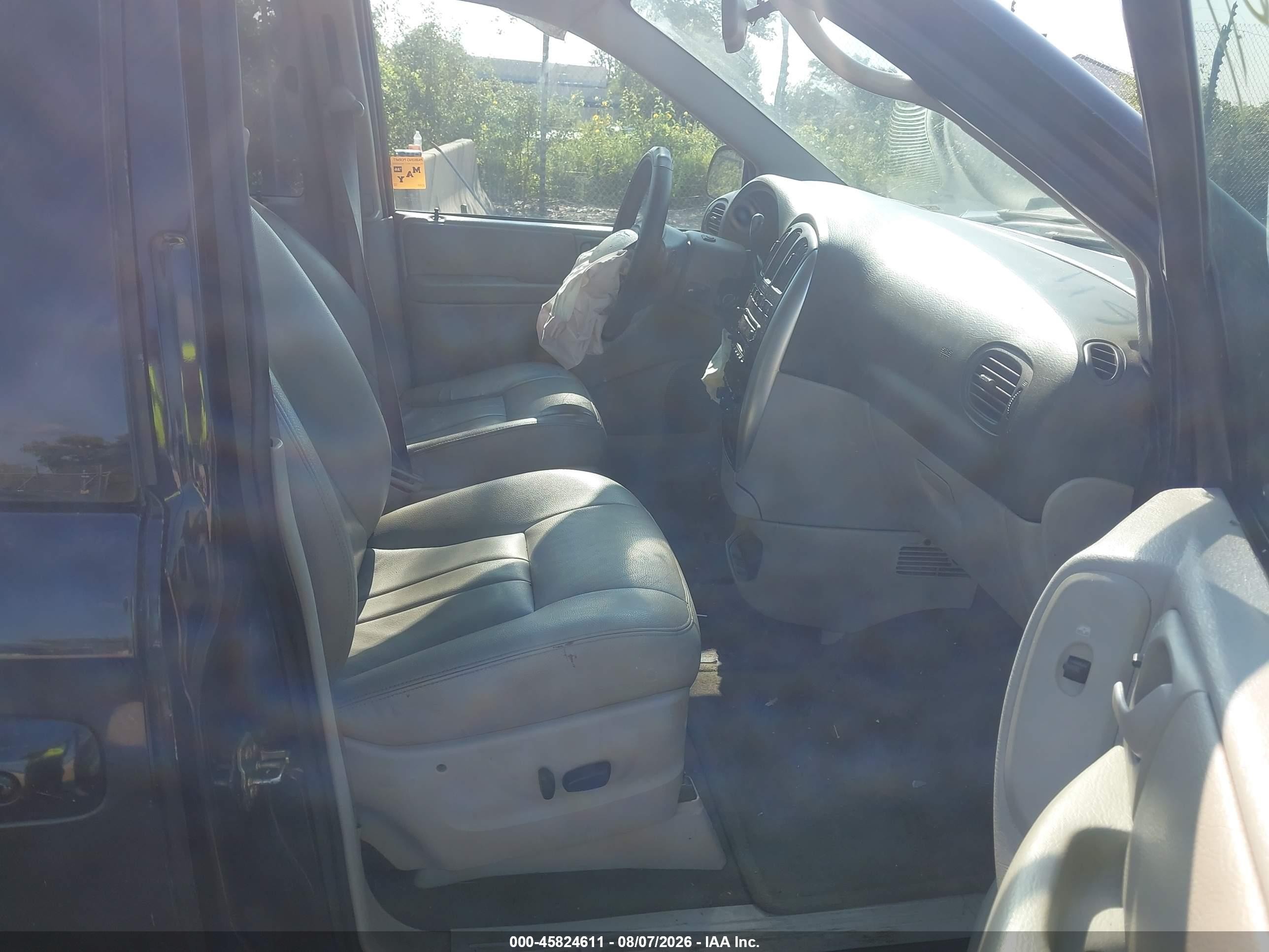 2005 Chrysler Town & Country Touring Черный vin: 2C4GP54L25R233208