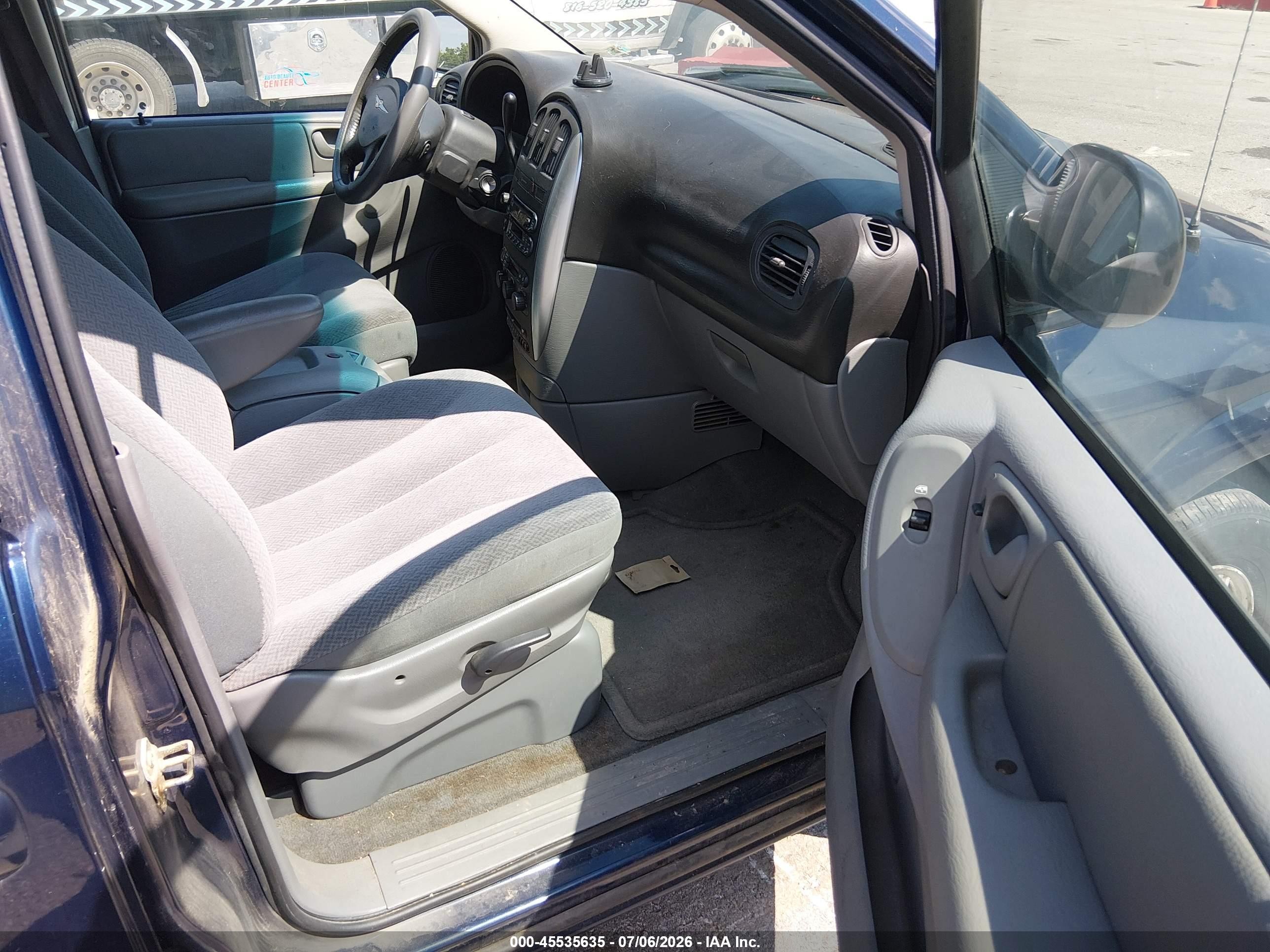 2005 Chrysler Town & Country Touring Blue vin: 2C4GP54L25R508172