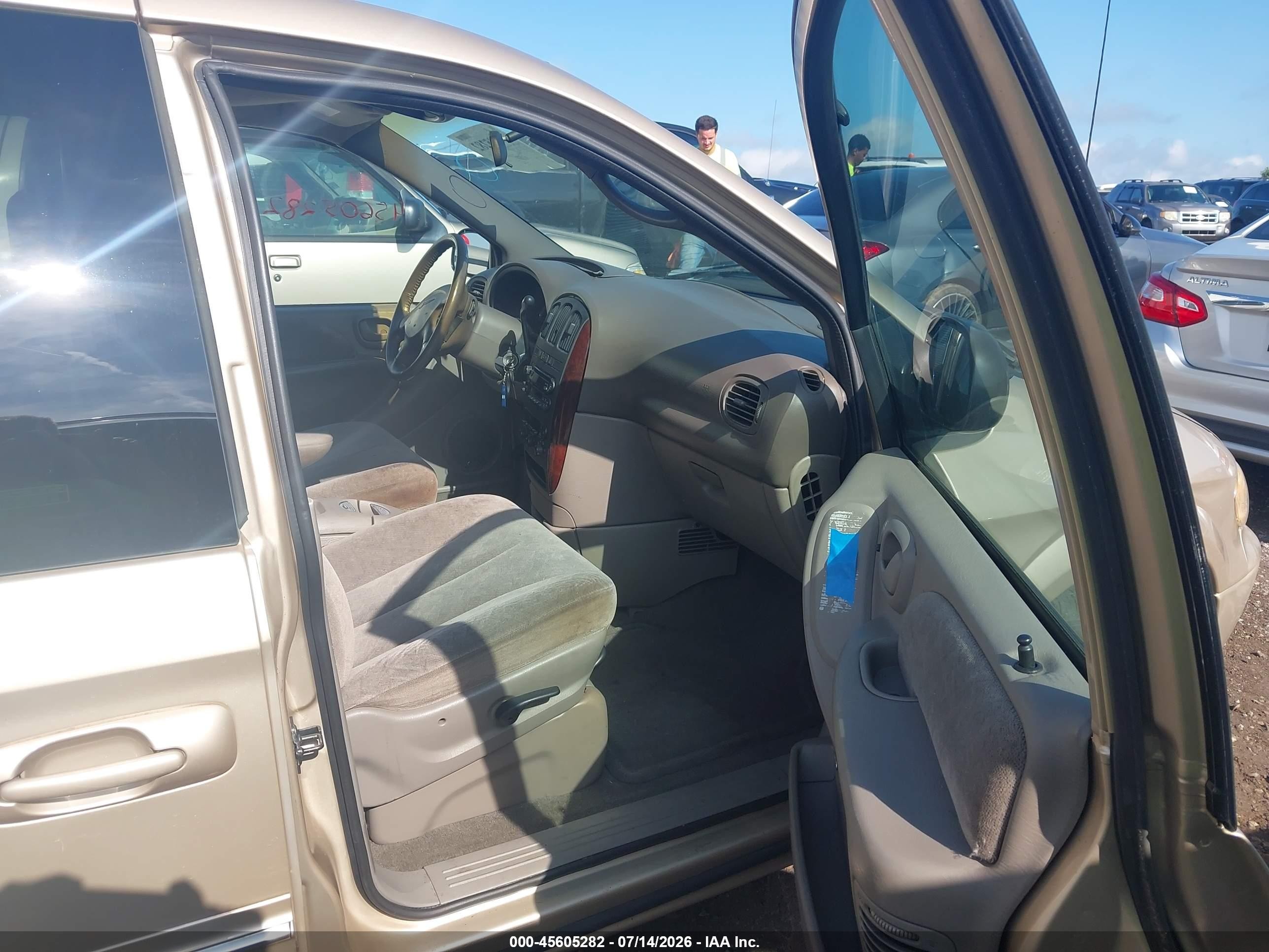 2001 Chrysler Town & Country Lxi Gold vin: 2C4GP54L31R260749