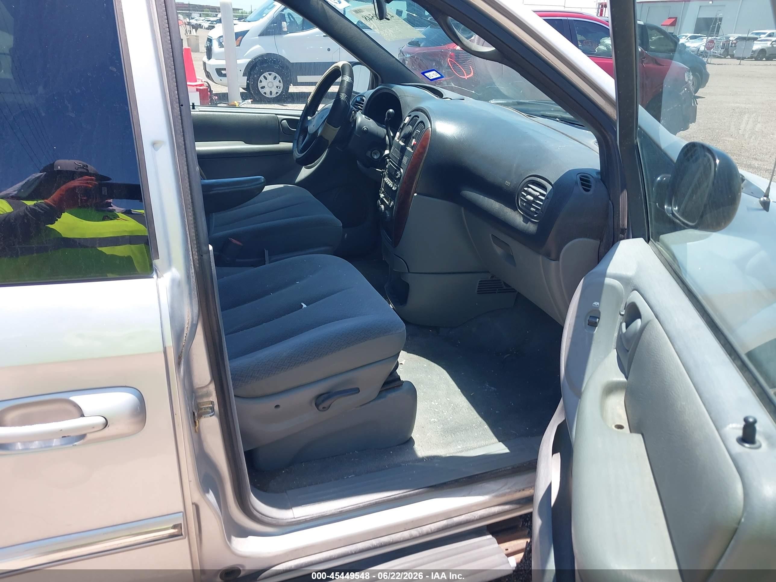 2004 Chrysler Town & Country Touring Silver vin: 2C4GP54L34R529658