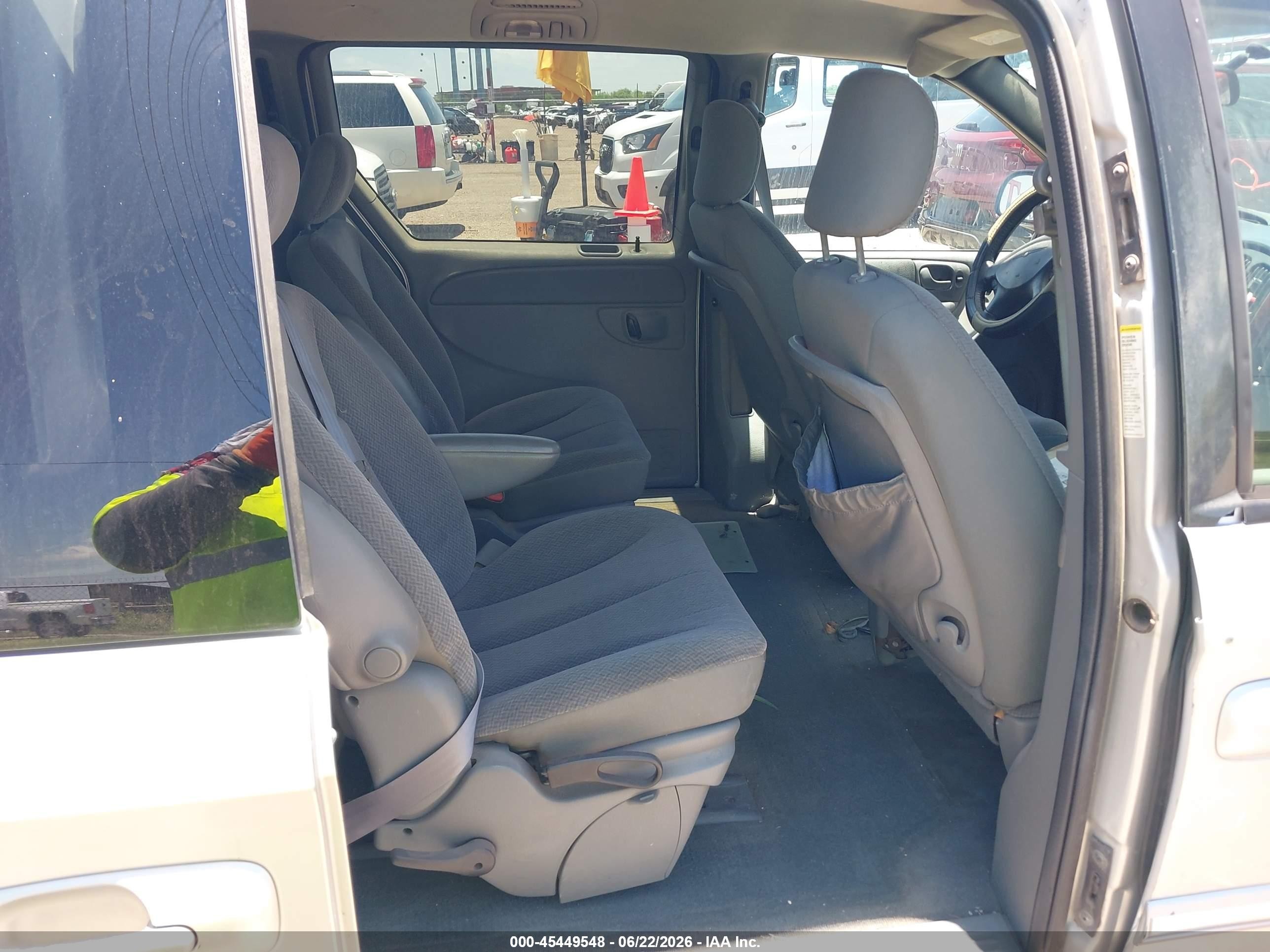 2004 Chrysler Town & Country Touring Silver vin: 2C4GP54L34R529658