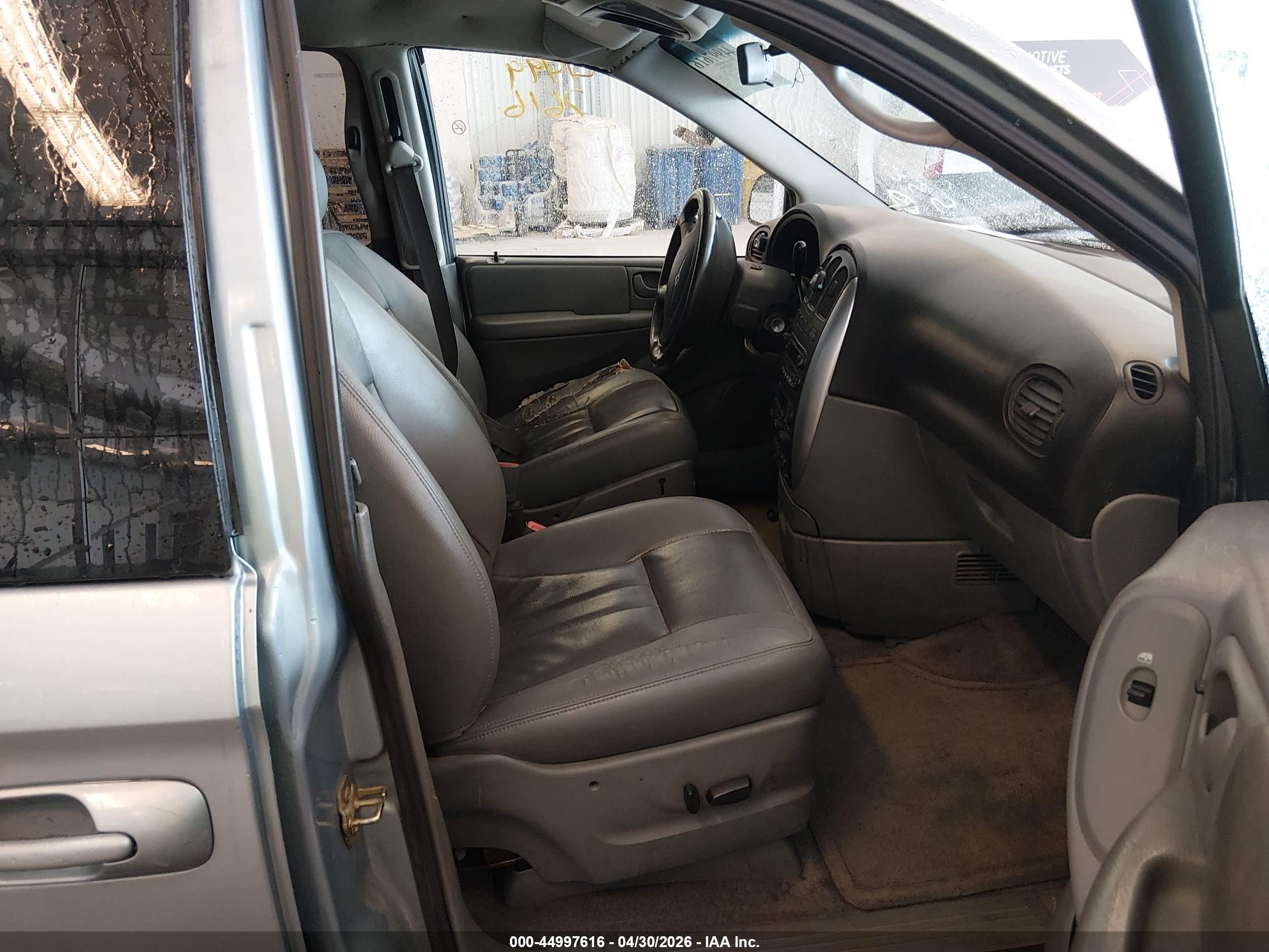 2005 Chrysler Town & Country Touring vin: 2C4GP54L35R558949