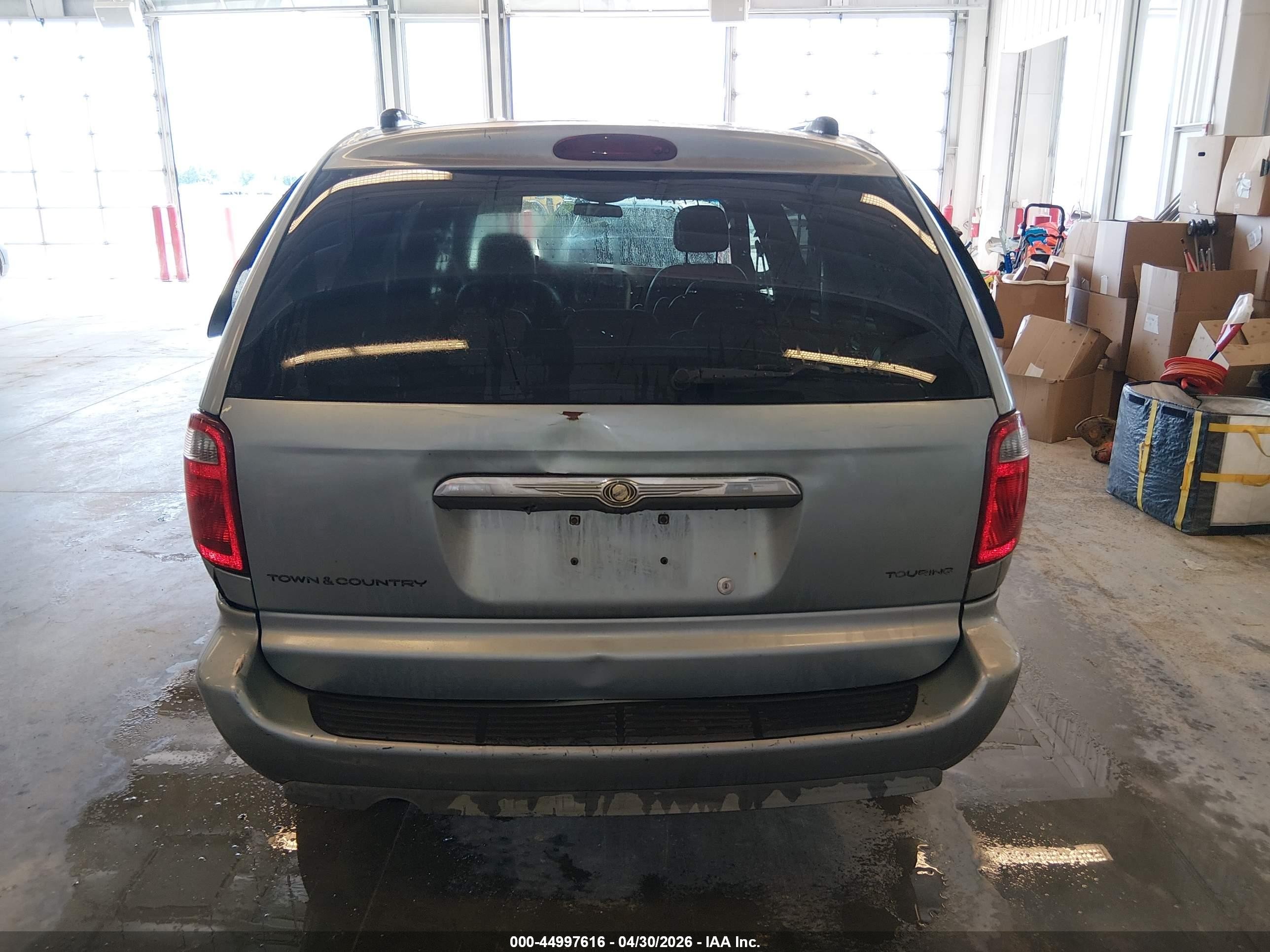 2005 Chrysler Town & Country Touring vin: 2C4GP54L35R558949