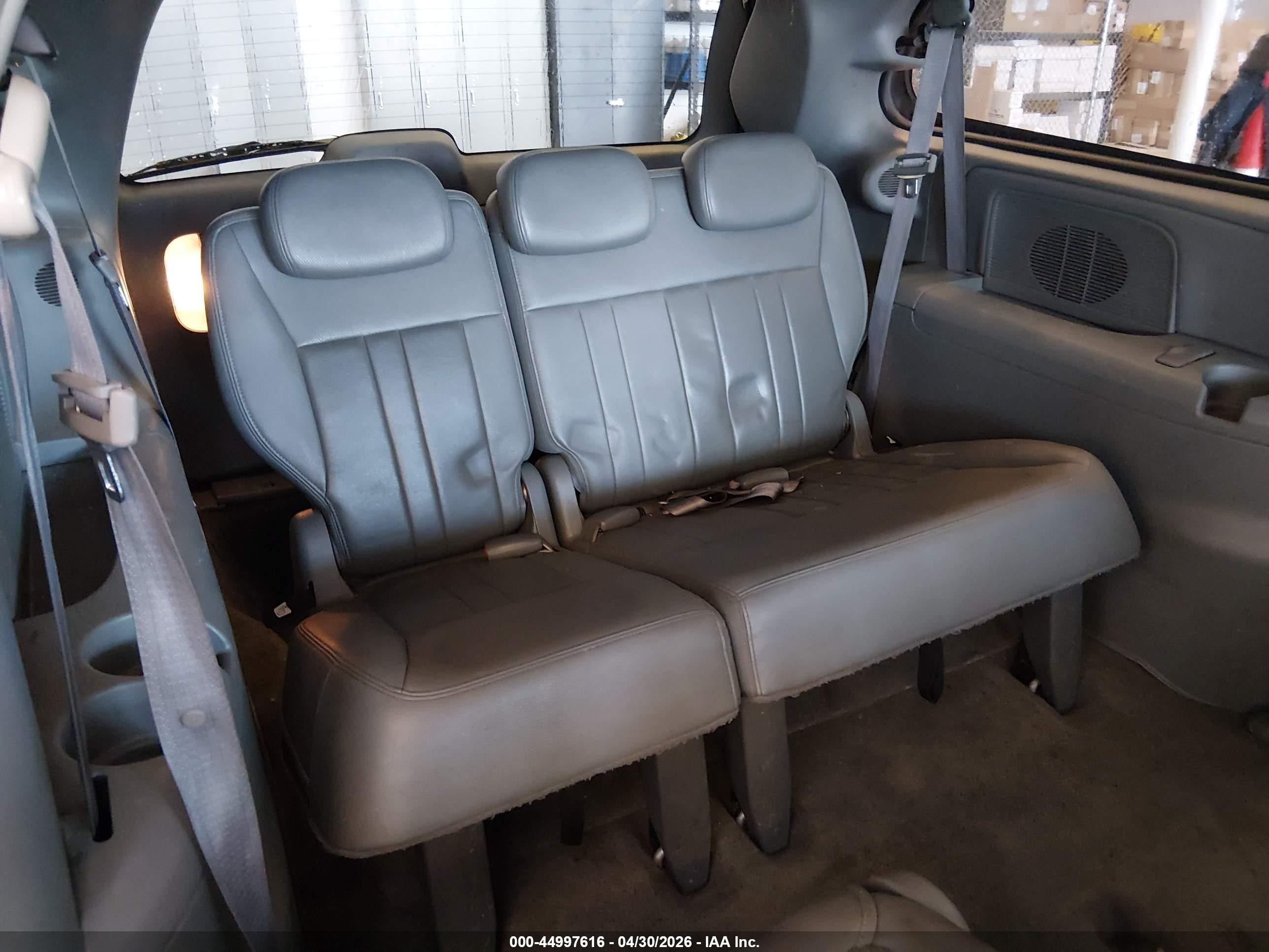 2005 Chrysler Town & Country Touring vin: 2C4GP54L35R558949