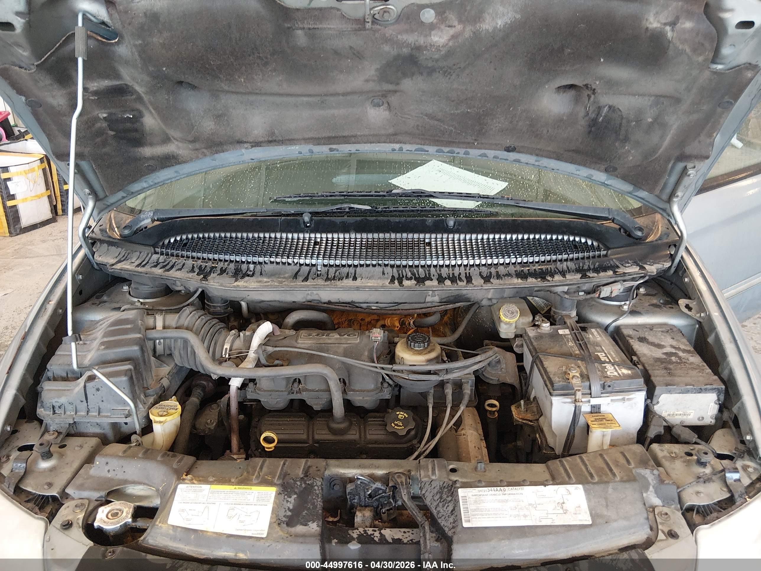 2005 Chrysler Town & Country Touring vin: 2C4GP54L35R558949
