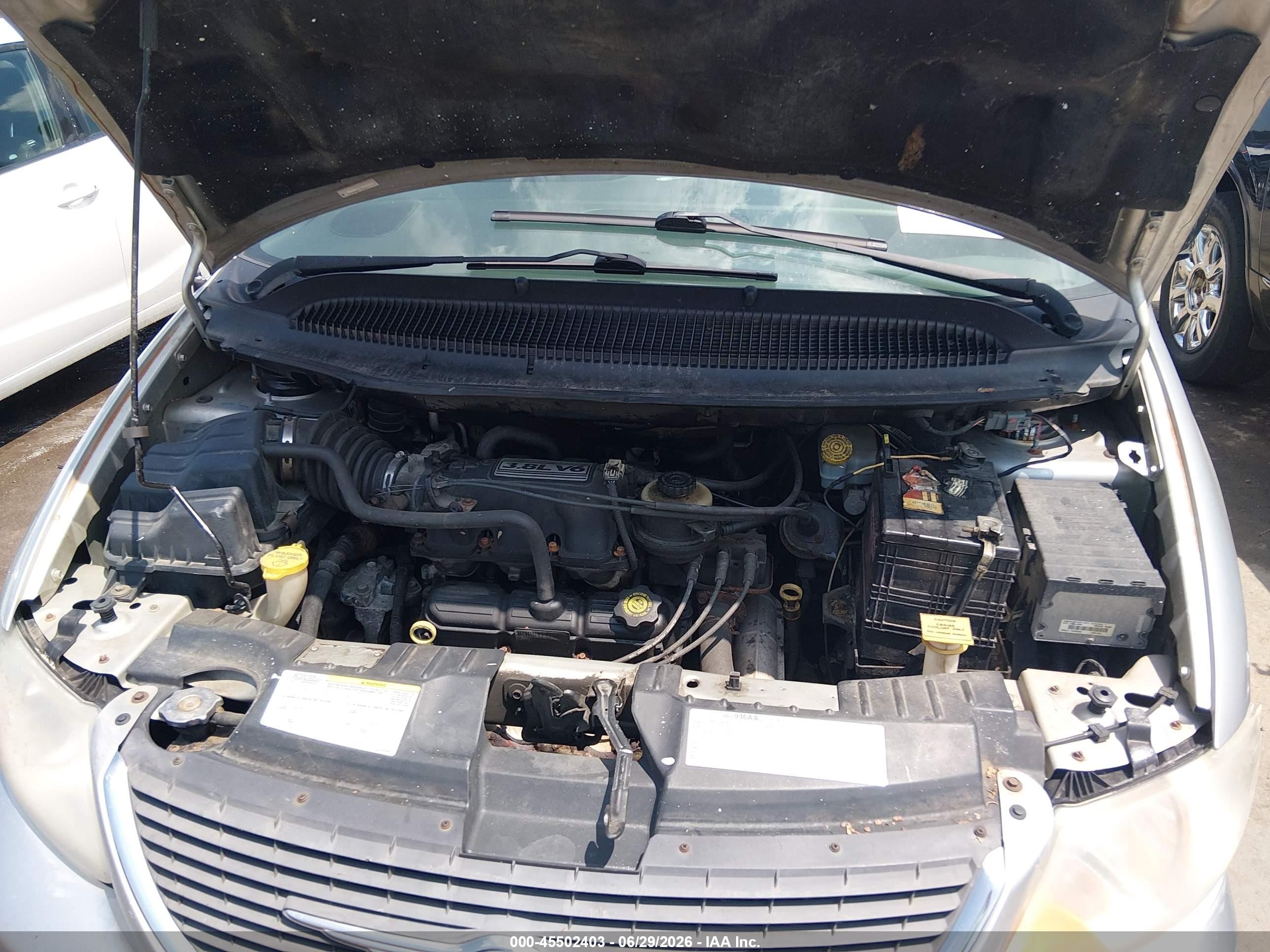 2004 Chrysler Town & Country Touring Silver vin: 2C4GP54L44R528485