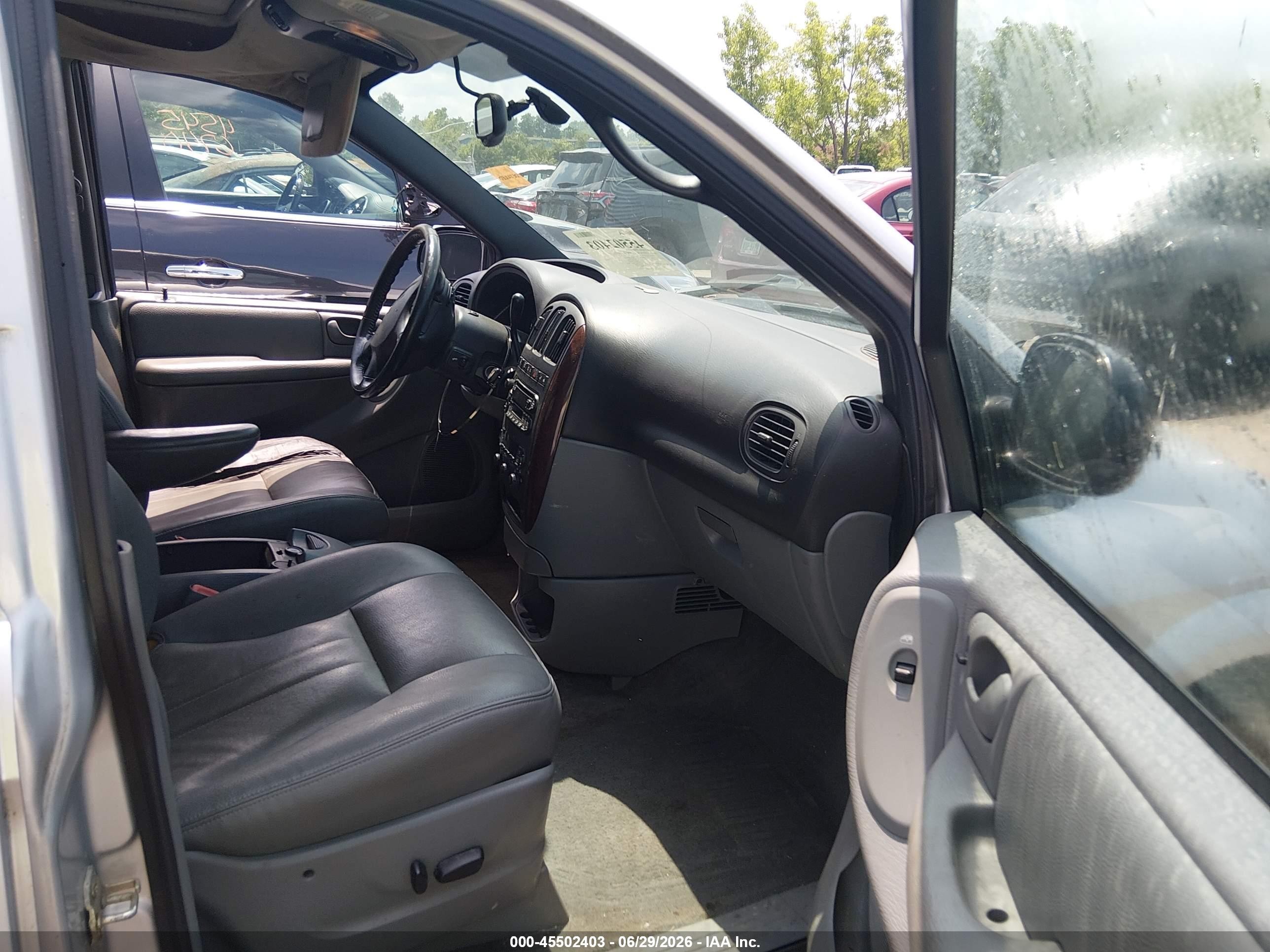 2004 Chrysler Town & Country Touring Silver vin: 2C4GP54L44R528485
