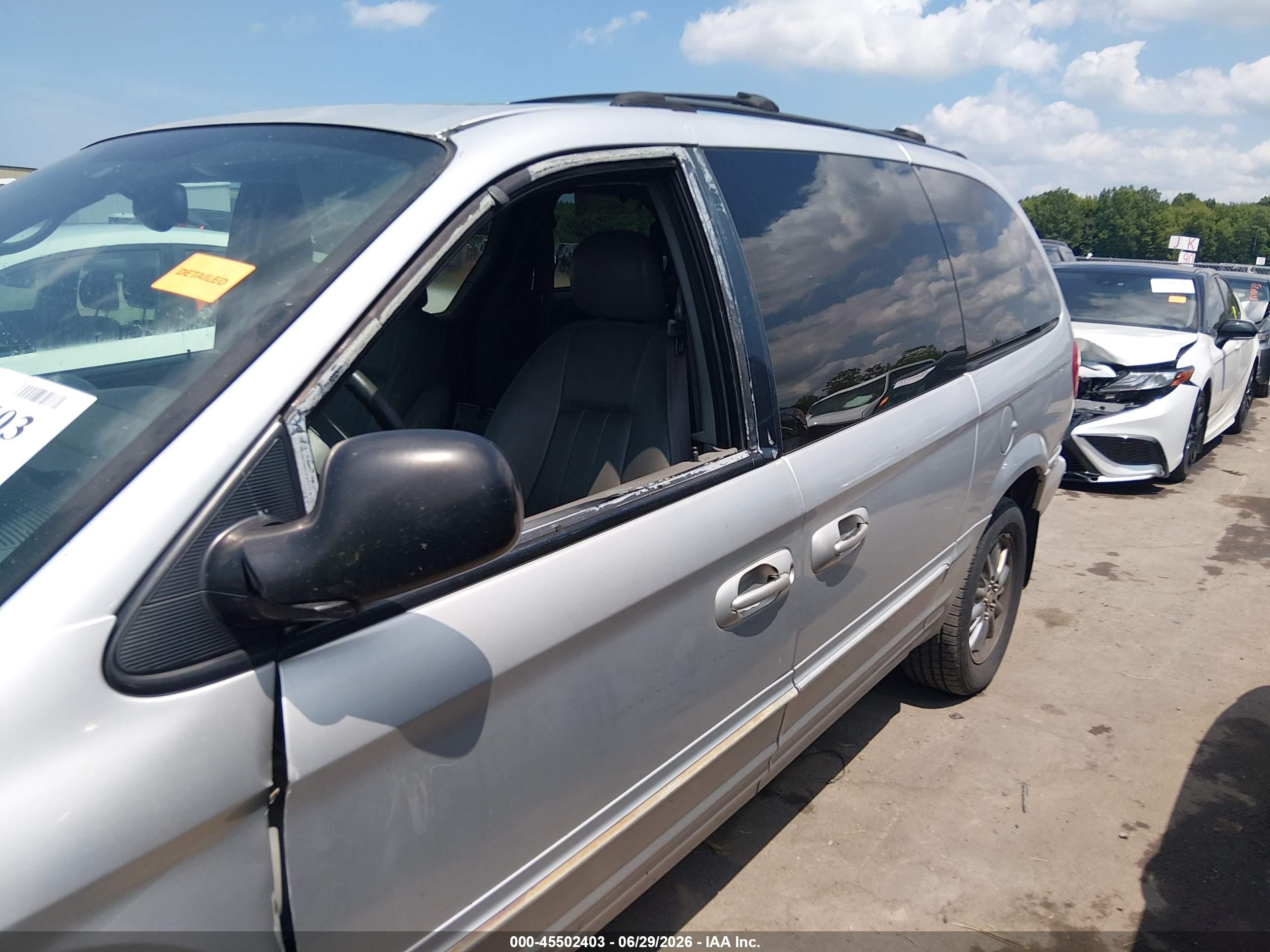 2004 Chrysler Town & Country Touring Silver vin: 2C4GP54L44R528485