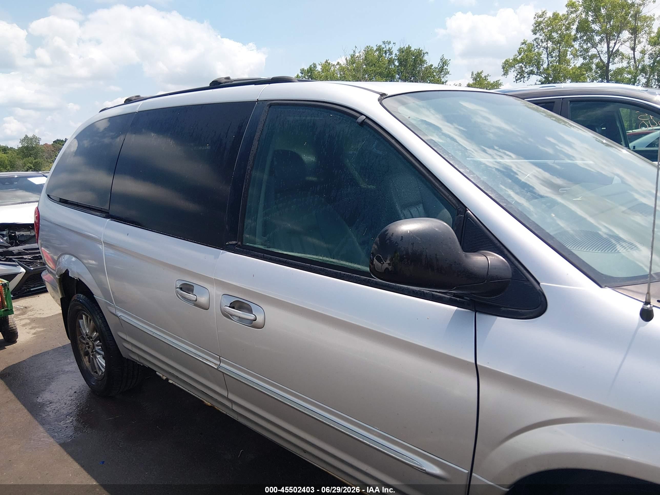 2004 Chrysler Town & Country Touring Silver vin: 2C4GP54L44R528485