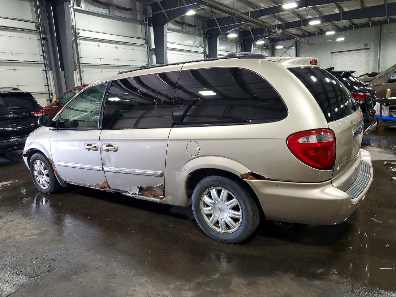 2004 Chrysler Town & Country Touring Бежевый vin: 2C4GP54L44R589352