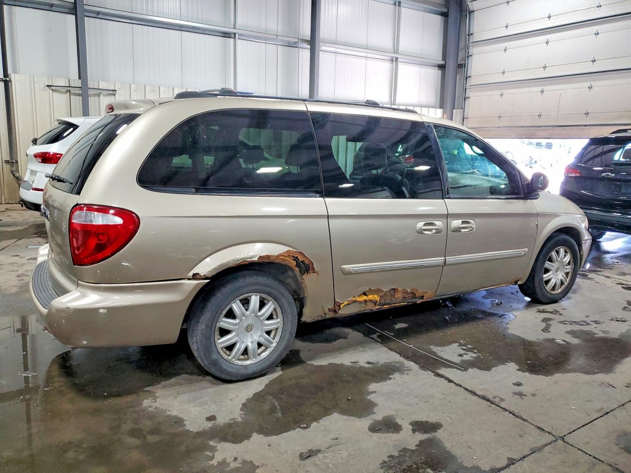 2004 Chrysler Town & Country Touring Бежевый vin: 2C4GP54L44R589352