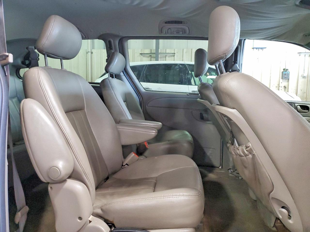 2004 Chrysler Town & Country Touring Бежевый vin: 2C4GP54L44R589352