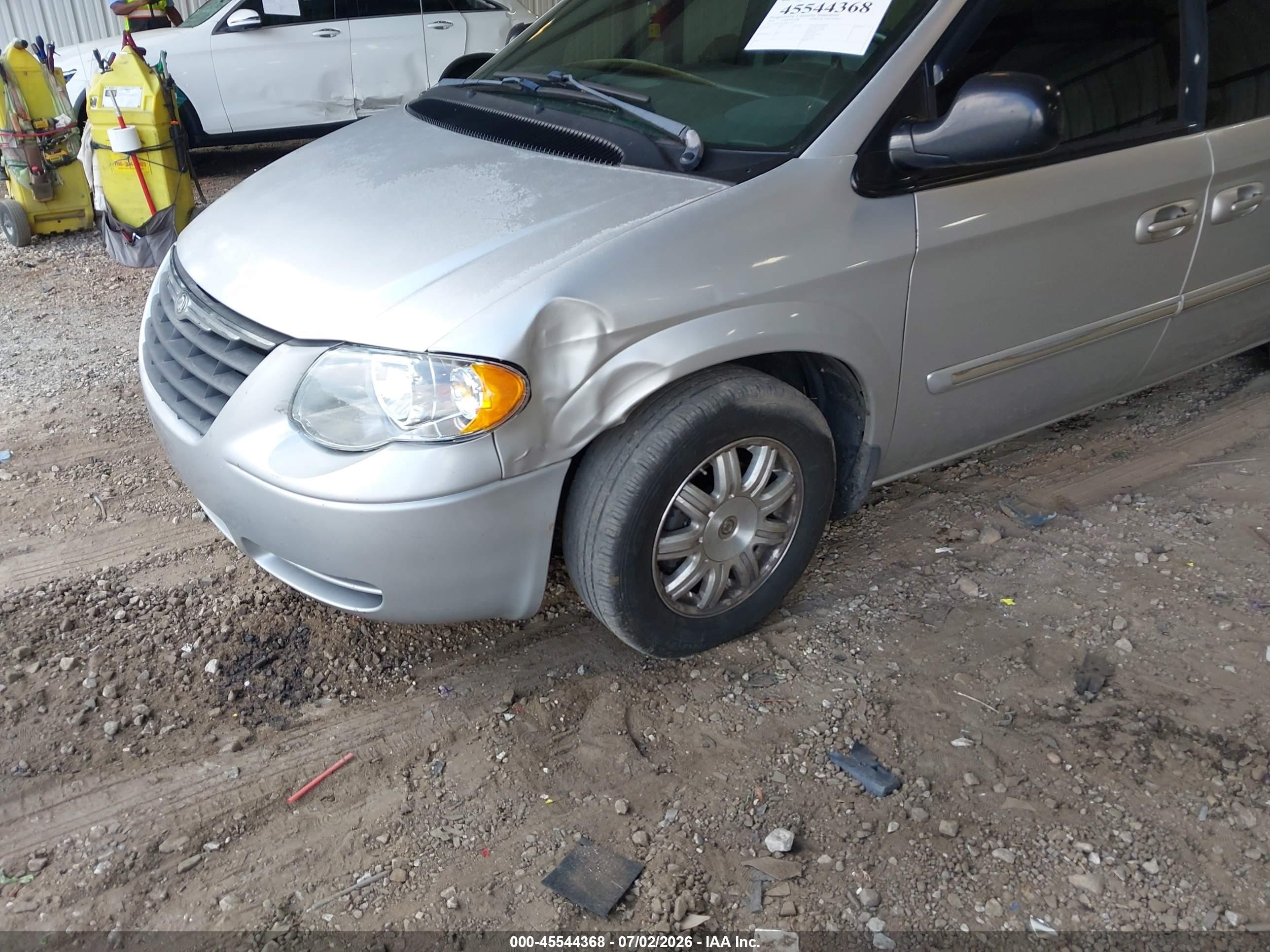 2005 Chrysler Town & Country Touring Silver vin: 2C4GP54L45R157331