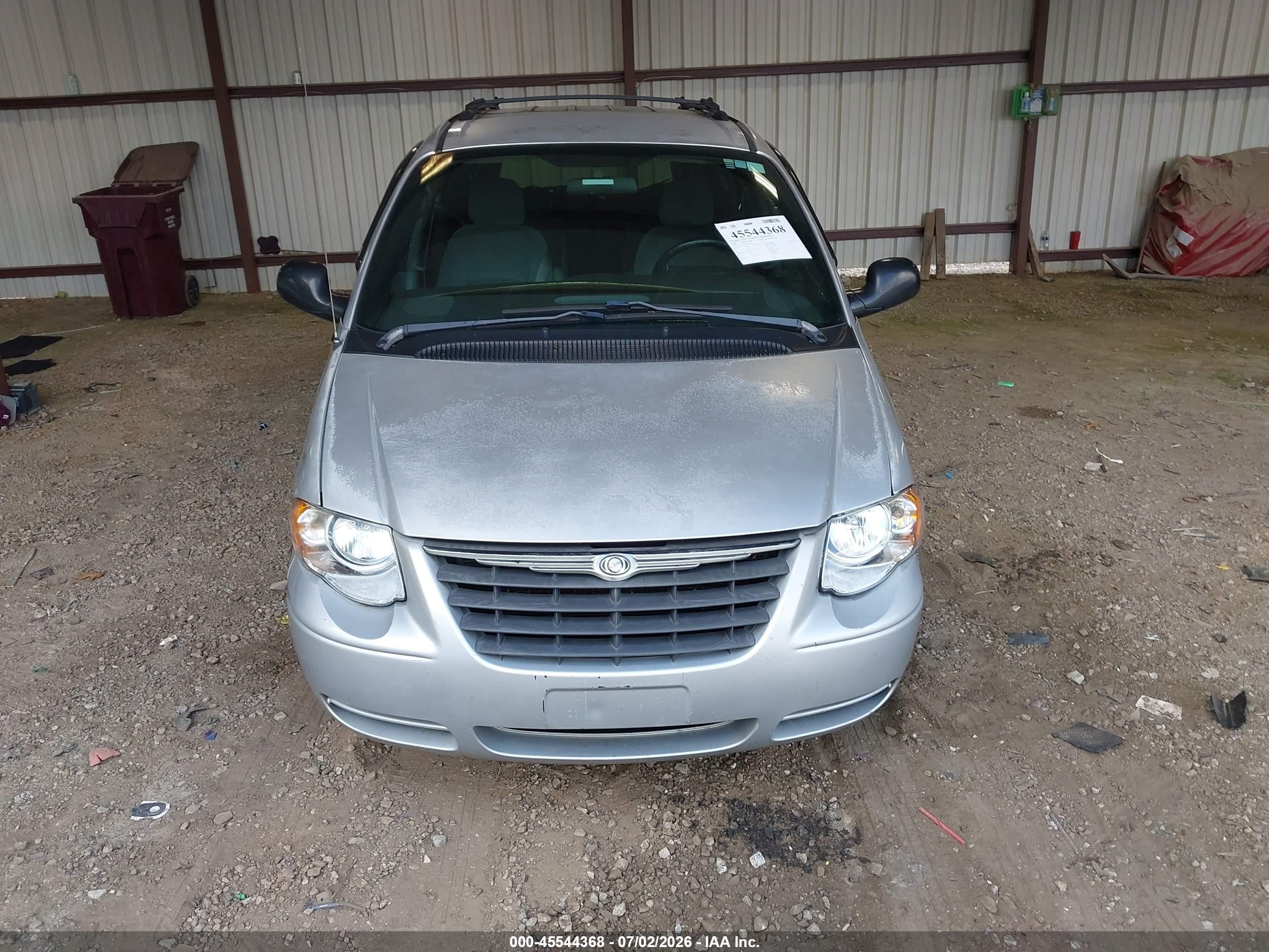 2005 Chrysler Town & Country Touring Silver vin: 2C4GP54L45R157331