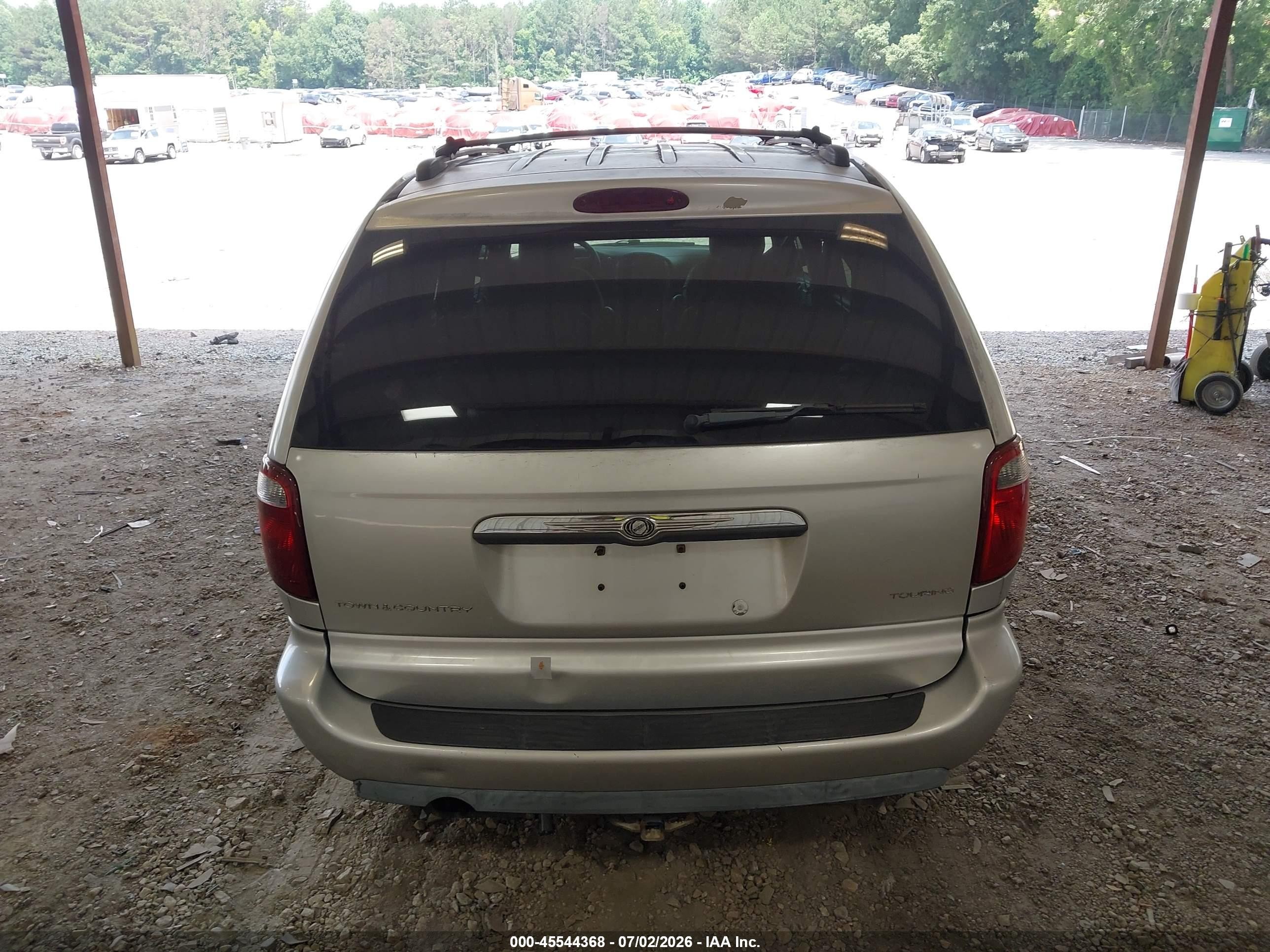 2005 Chrysler Town & Country Touring Silver vin: 2C4GP54L45R157331