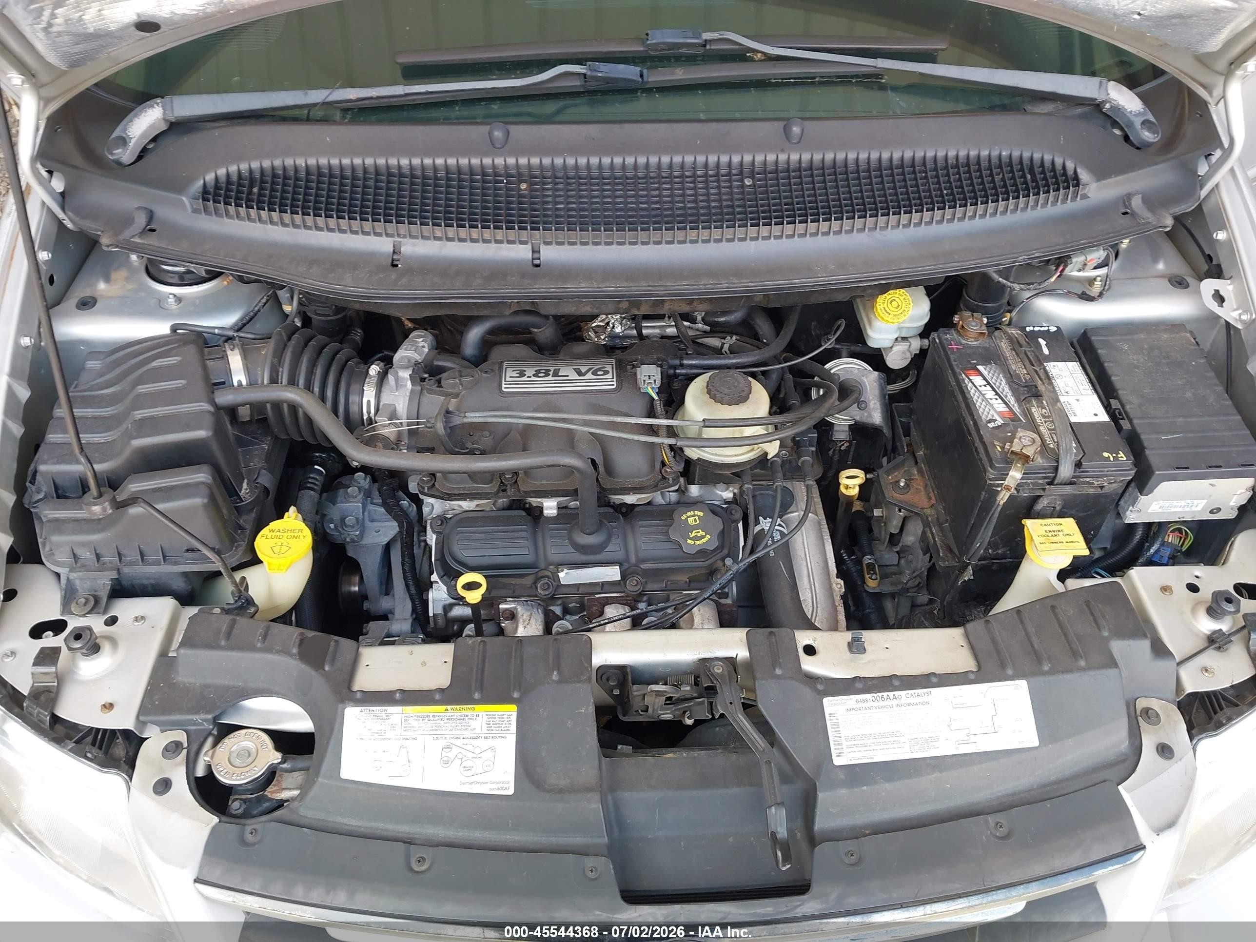 2005 Chrysler Town & Country Touring Silver vin: 2C4GP54L45R157331